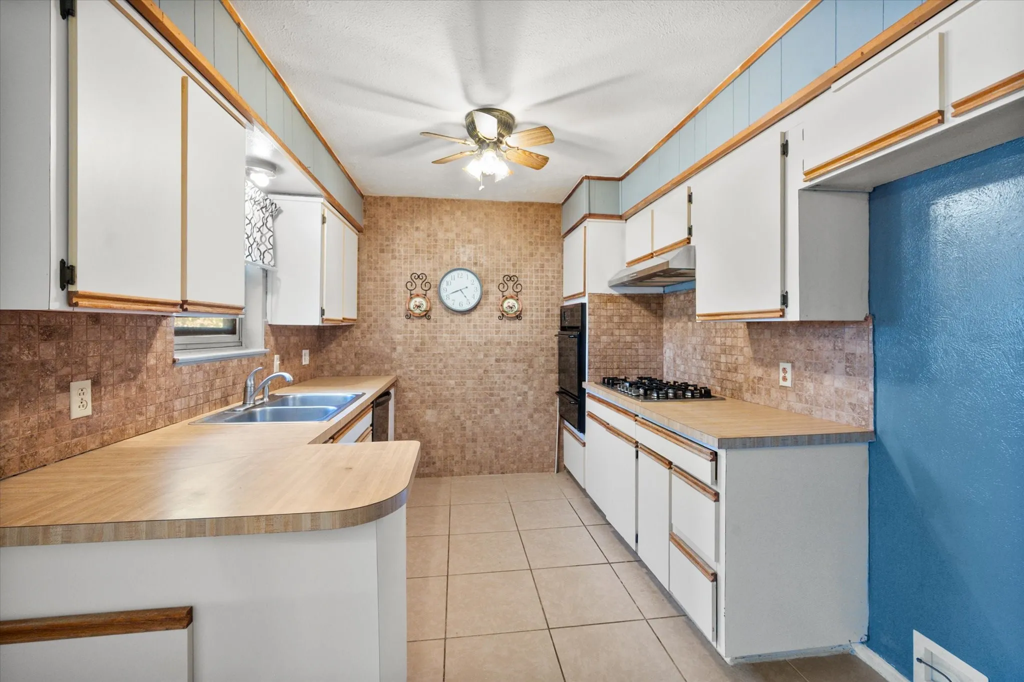 Single Family Residence For Sale in Tarrant County , 3504 Carriage Hill Drive, Forest Hill, Texas 76140, 3 Bedroom, 2 Bathroom, 2 Garage spaces, 1,891 Sqft, built in 1966, mls#21385590, Real Estate Agent in Forest Hill, Homes For Sale in Tarrant county, Homes For Sale in Forest Hill, Realtor in Forest Hill Texas, Real Estate Brokerage Independent Realty Texas, Luminita Cordes Realtor