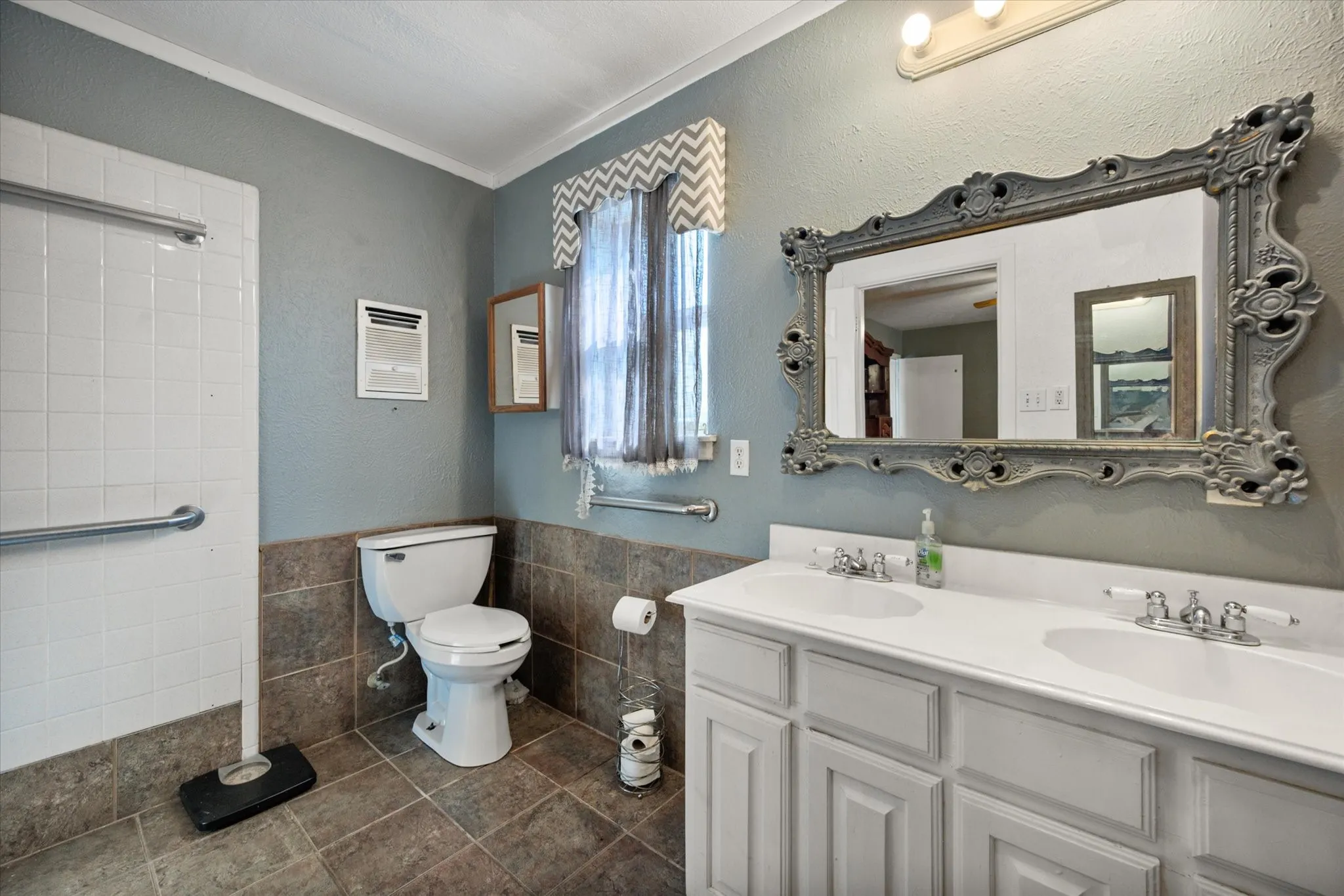 Single Family Residence For Sale in Tarrant County , 3504 Carriage Hill Drive, Forest Hill, Texas 76140, 3 Bedroom, 2 Bathroom, 2 Garage spaces, 1,891 Sqft, built in 1966, mls#21385590, Real Estate Agent in Forest Hill, Homes For Sale in Tarrant county, Homes For Sale in Forest Hill, Realtor in Forest Hill Texas, Real Estate Brokerage Independent Realty Texas, Luminita Cordes Realtor