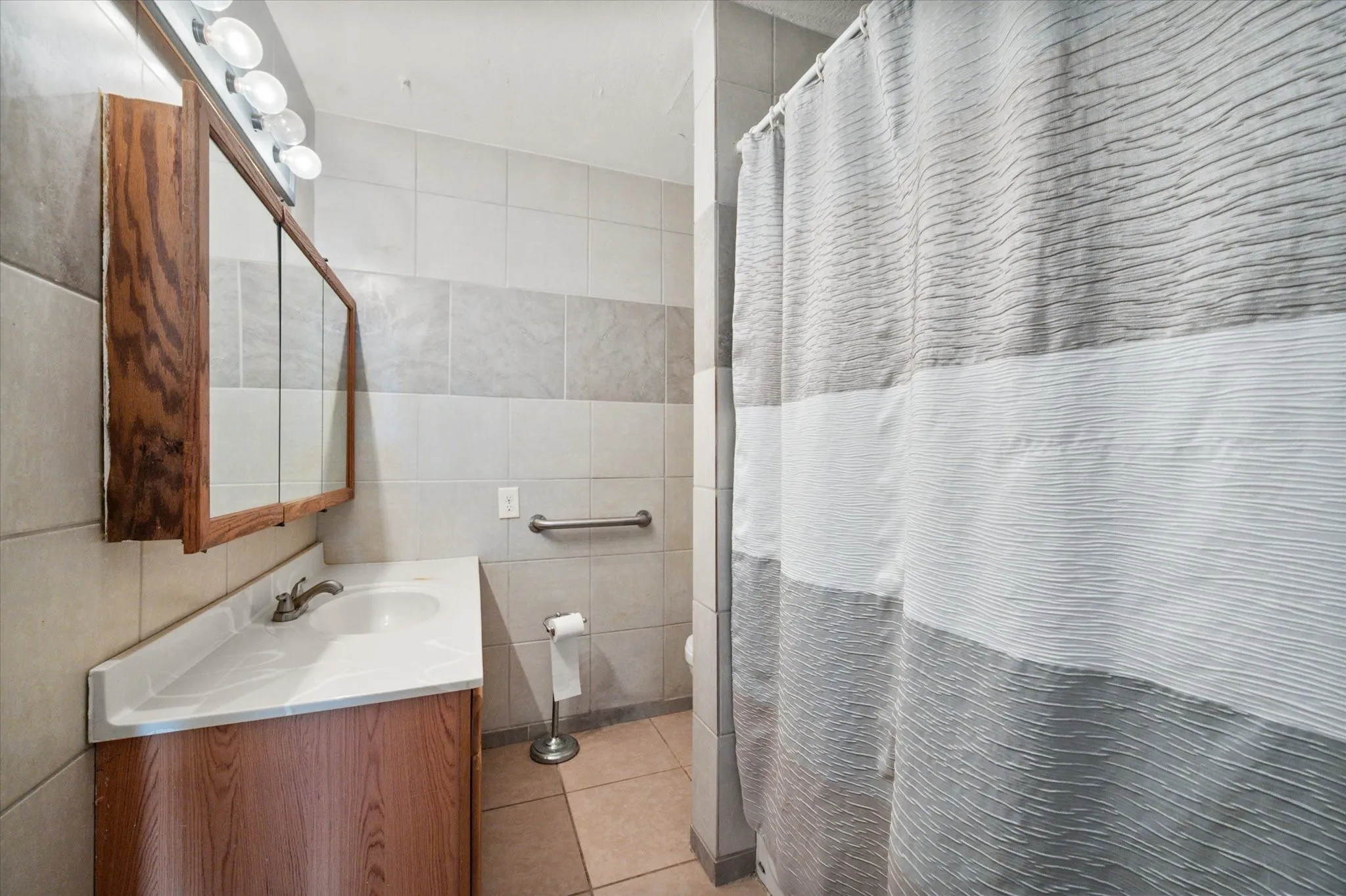 Single Family Residence For Sale in Tarrant County , 3504 Carriage Hill Drive, Forest Hill, Texas 76140, 3 Bedroom, 2 Bathroom, 2 Garage spaces, 1,891 Sqft, built in 1966, mls#21385590, Real Estate Agent in Forest Hill, Homes For Sale in Tarrant county, Homes For Sale in Forest Hill, Realtor in Forest Hill Texas, Real Estate Brokerage Independent Realty Texas, Luminita Cordes Realtor