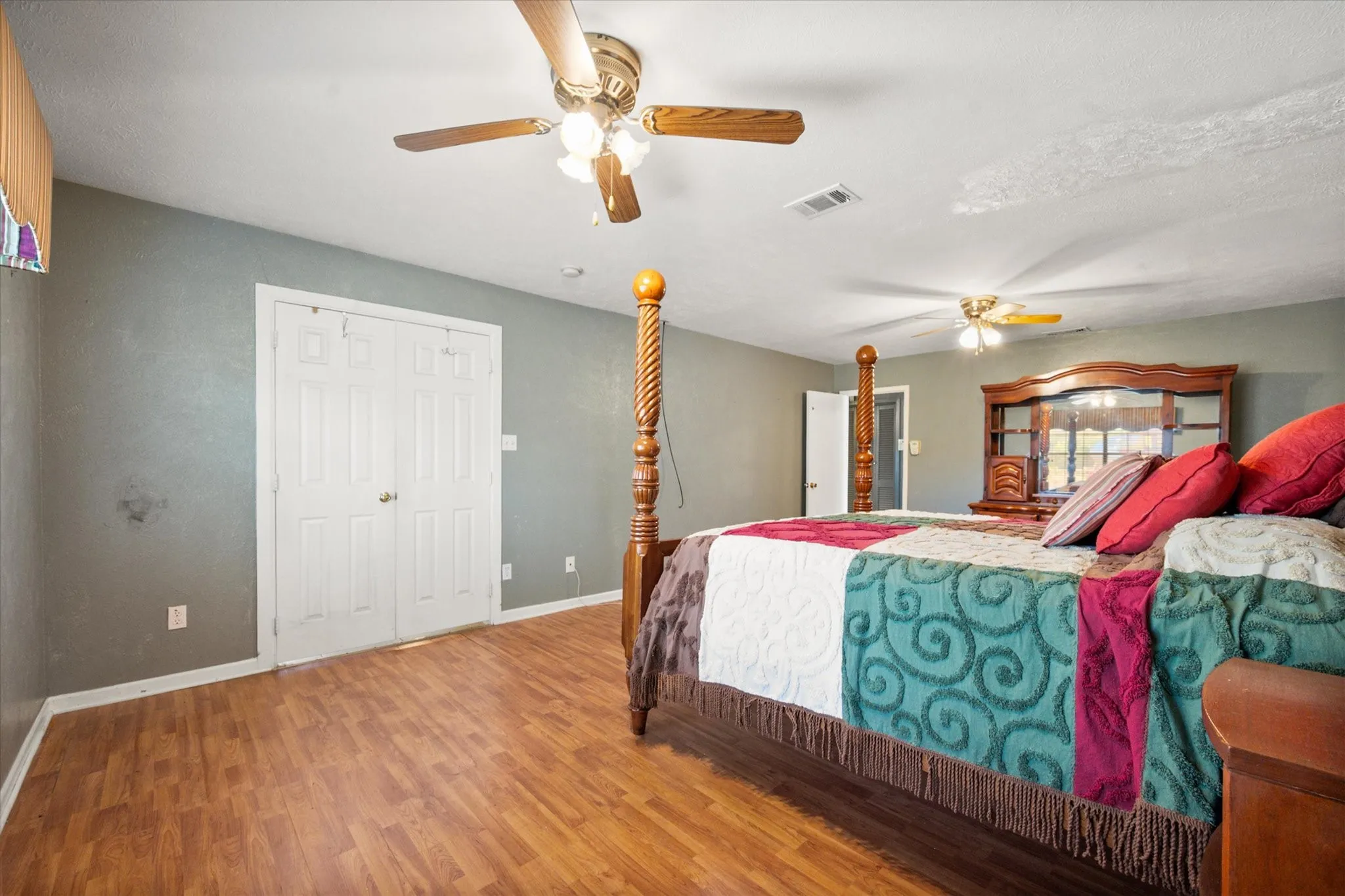 Single Family Residence For Sale in Tarrant County , 3504 Carriage Hill Drive, Forest Hill, Texas 76140, 3 Bedroom, 2 Bathroom, 2 Garage spaces, 1,891 Sqft, built in 1966, mls#21385590, Real Estate Agent in Forest Hill, Homes For Sale in Tarrant county, Homes For Sale in Forest Hill, Realtor in Forest Hill Texas, Real Estate Brokerage Independent Realty Texas, Luminita Cordes Realtor