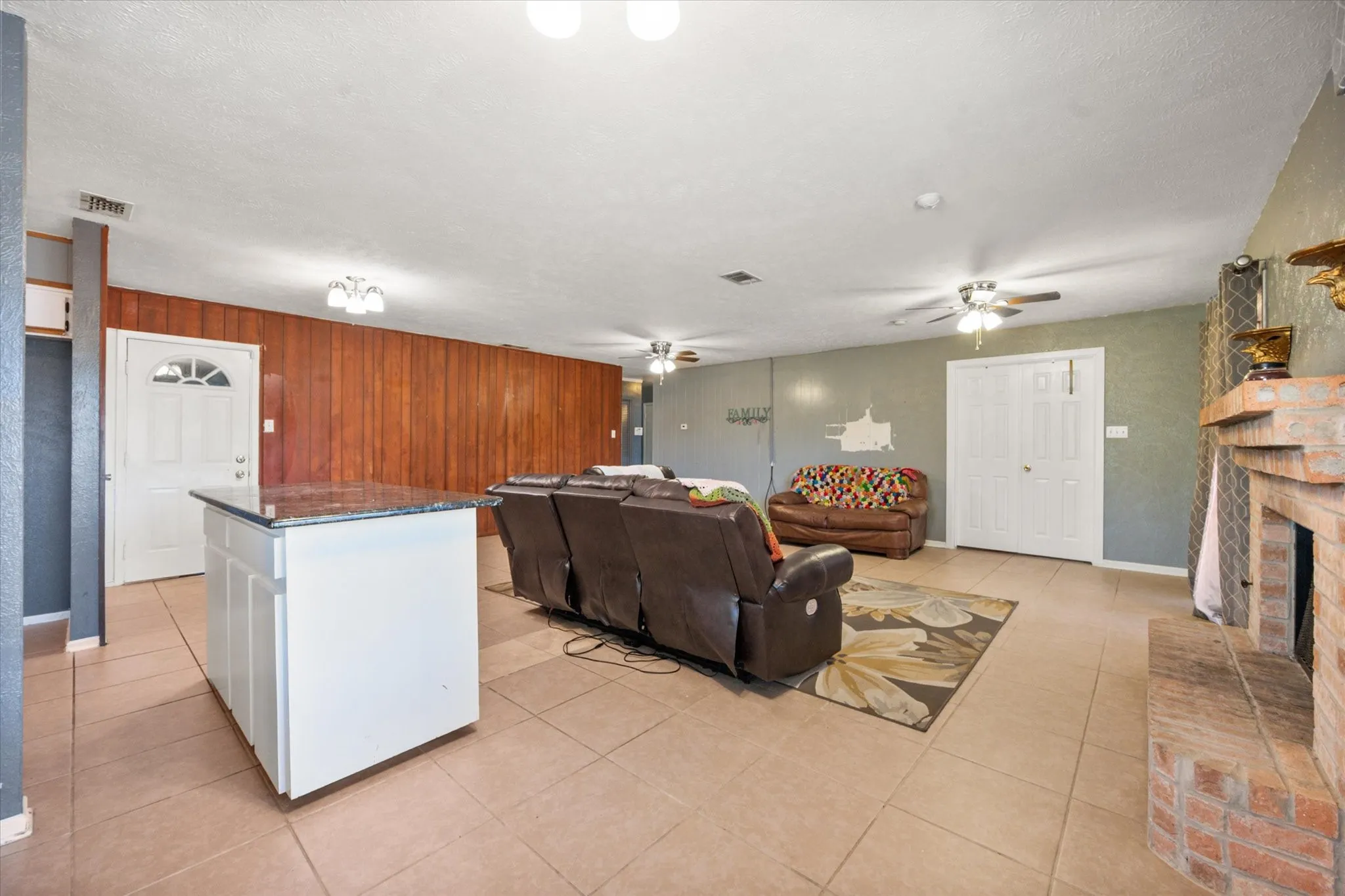Single Family Residence For Sale in Tarrant County , 3504 Carriage Hill Drive, Forest Hill, Texas 76140, 3 Bedroom, 2 Bathroom, 2 Garage spaces, 1,891 Sqft, built in 1966, mls#21385590, Real Estate Agent in Forest Hill, Homes For Sale in Tarrant county, Homes For Sale in Forest Hill, Realtor in Forest Hill Texas, Real Estate Brokerage Independent Realty Texas, Luminita Cordes Realtor