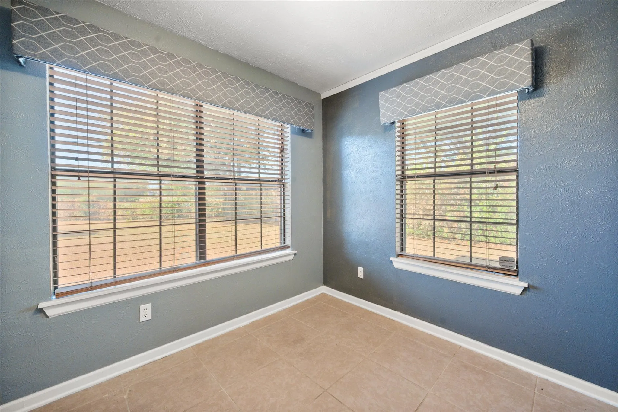 Single Family Residence For Sale in Tarrant County , 3504 Carriage Hill Drive, Forest Hill, Texas 76140, 3 Bedroom, 2 Bathroom, 2 Garage spaces, 1,891 Sqft, built in 1966, mls#21385590, Real Estate Agent in Forest Hill, Homes For Sale in Tarrant county, Homes For Sale in Forest Hill, Realtor in Forest Hill Texas, Real Estate Brokerage Independent Realty Texas, Luminita Cordes Realtor