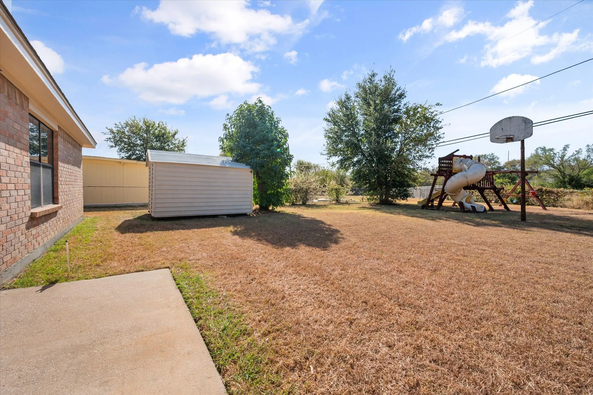 Single Family Residence For Sale in Tarrant County , 3504 Carriage Hill Drive, Forest Hill, Texas 76140, 3 Bedroom, 2 Bathroom, 2 Garage spaces, 1,891 Sqft, built in 1966, mls#21385590, Real Estate Agent in Forest Hill, Homes For Sale in Tarrant county, Homes For Sale in Forest Hill, Realtor in Forest Hill Texas, Real Estate Brokerage Independent Realty Texas, Luminita Cordes Realtor