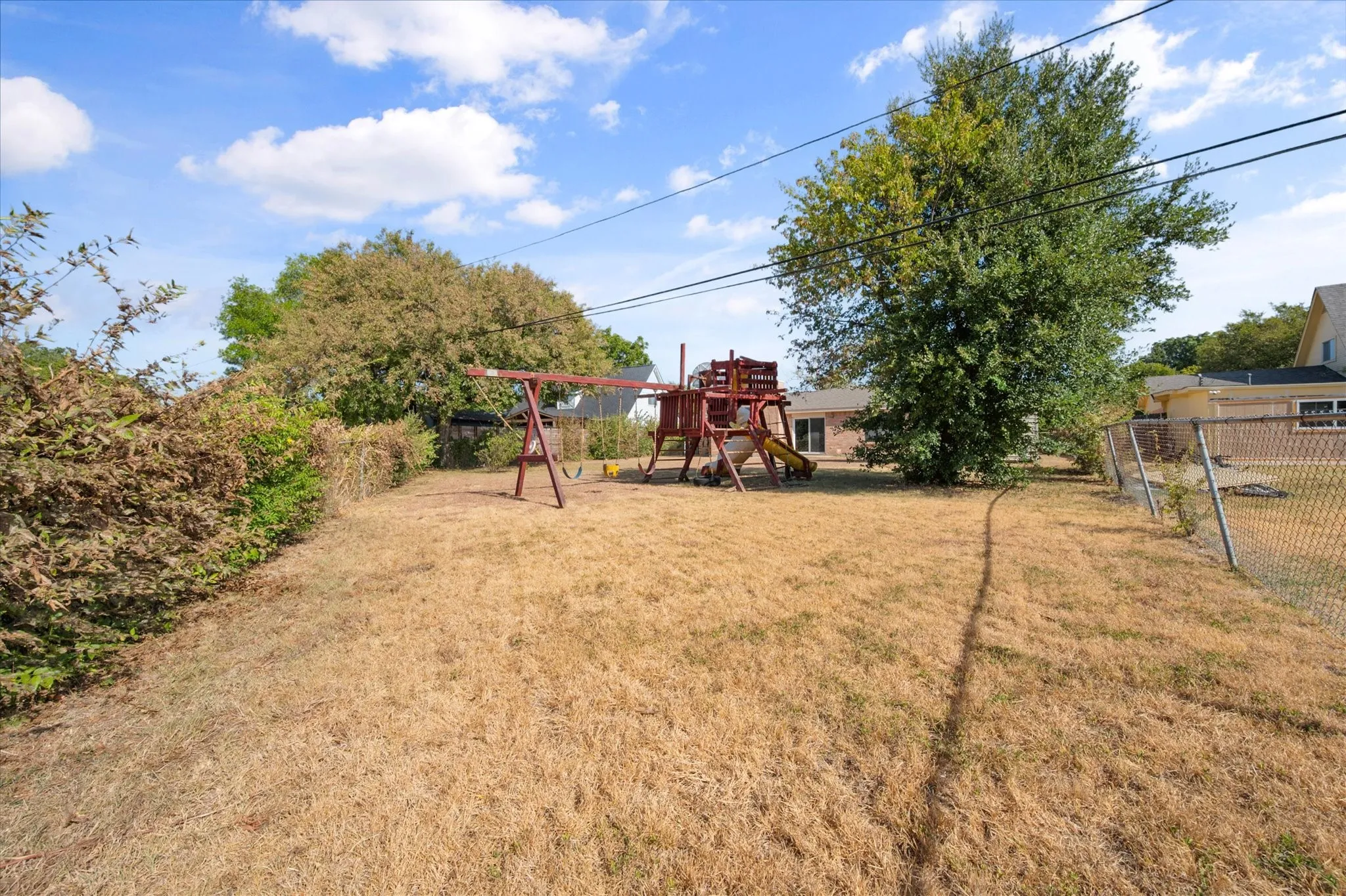 Single Family Residence For Sale in Tarrant County , 3504 Carriage Hill Drive, Forest Hill, Texas 76140, 3 Bedroom, 2 Bathroom, 2 Garage spaces, 1,891 Sqft, built in 1966, mls#21385590, Real Estate Agent in Forest Hill, Homes For Sale in Tarrant county, Homes For Sale in Forest Hill, Realtor in Forest Hill Texas, Real Estate Brokerage Independent Realty Texas, Luminita Cordes Realtor