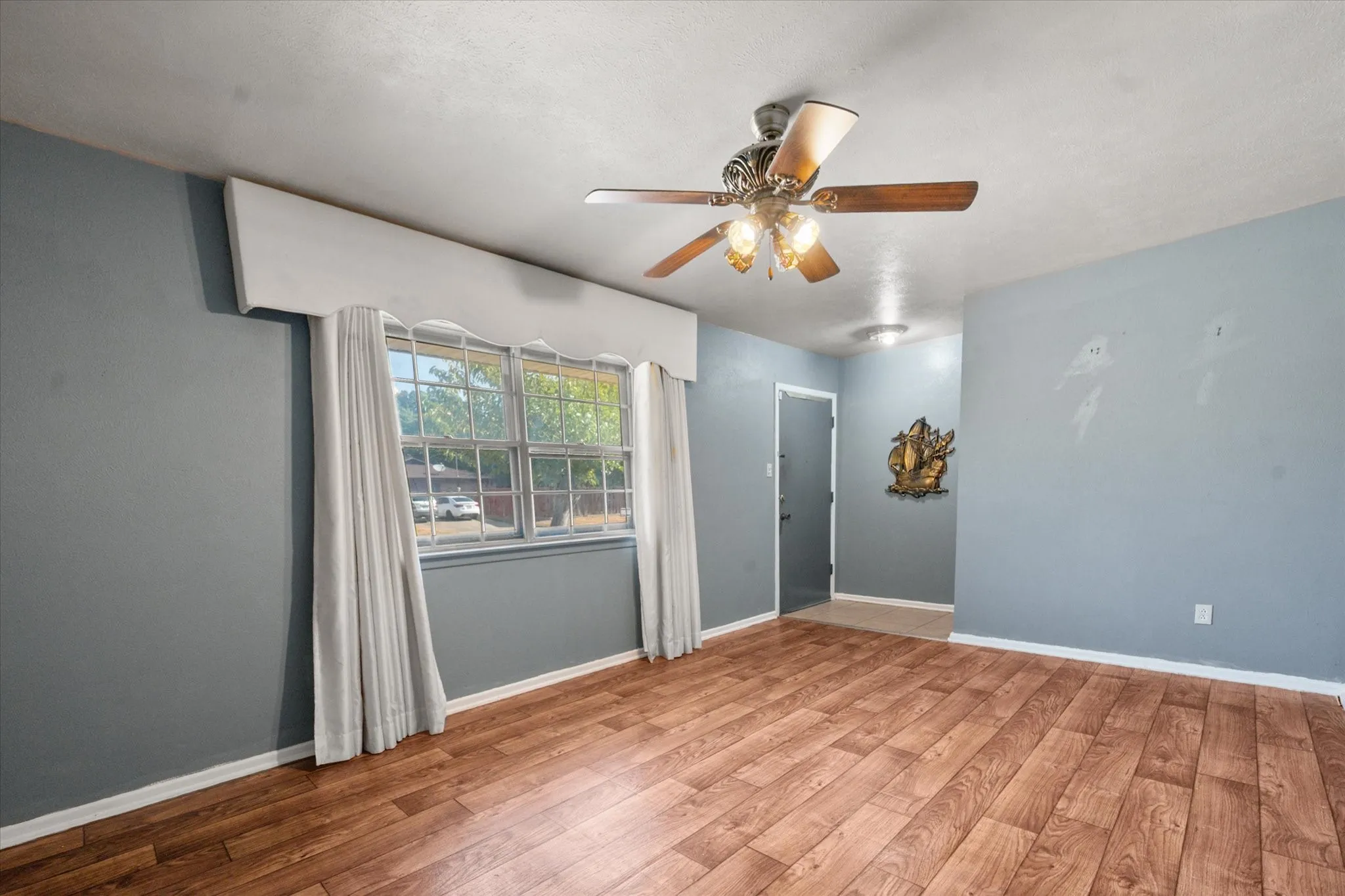 Single Family Residence For Sale in Tarrant County , 3504 Carriage Hill Drive, Forest Hill, Texas 76140, 3 Bedroom, 2 Bathroom, 2 Garage spaces, 1,891 Sqft, built in 1966, mls#21385590, Real Estate Agent in Forest Hill, Homes For Sale in Tarrant county, Homes For Sale in Forest Hill, Realtor in Forest Hill Texas, Real Estate Brokerage Independent Realty Texas, Luminita Cordes Realtor