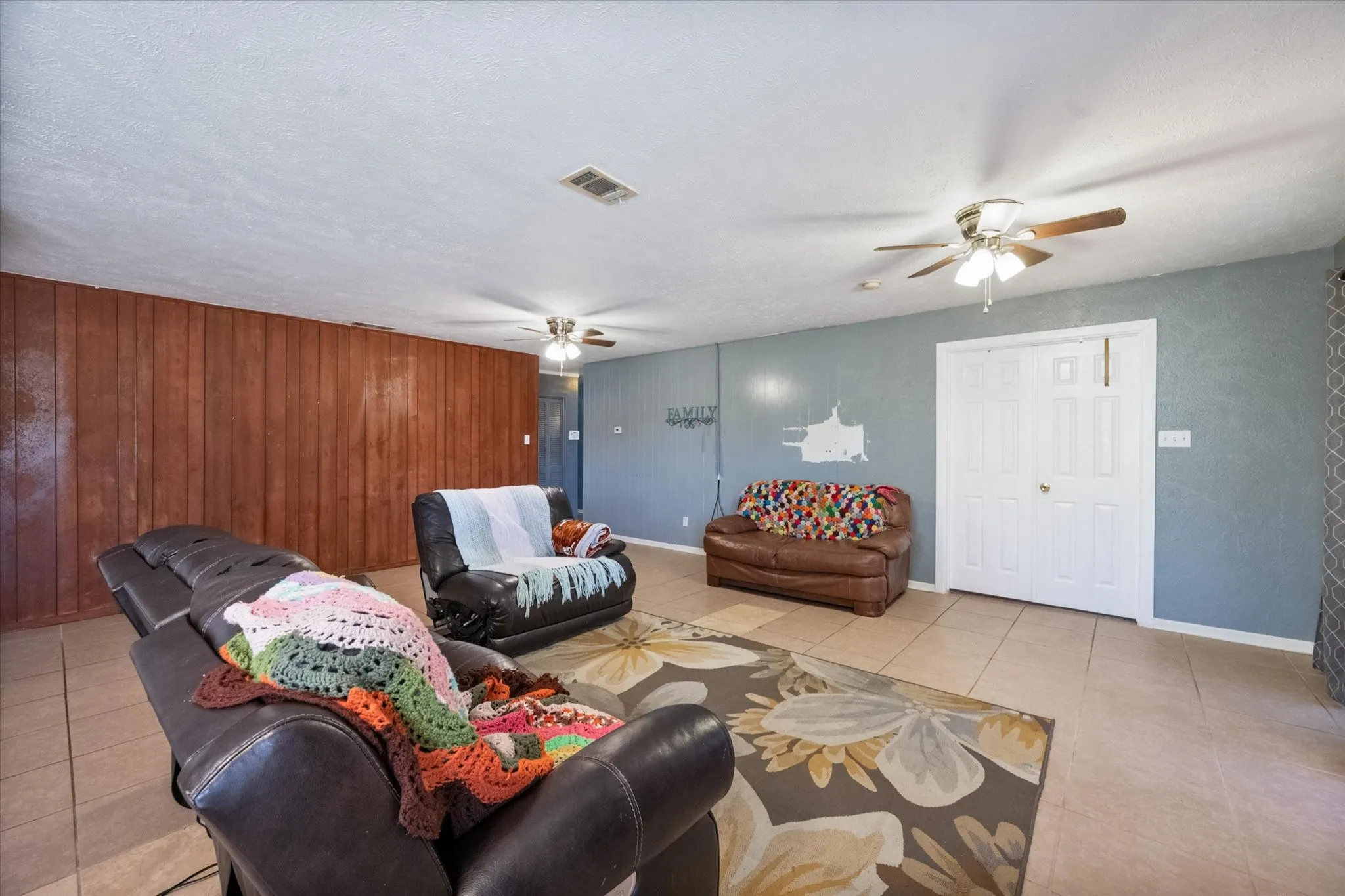 Single Family Residence For Sale in Tarrant County , 3504 Carriage Hill Drive, Forest Hill, Texas 76140, 3 Bedroom, 2 Bathroom, 2 Garage spaces, 1,891 Sqft, built in 1966, mls#21385590, Real Estate Agent in Forest Hill, Homes For Sale in Tarrant county, Homes For Sale in Forest Hill, Realtor in Forest Hill Texas, Real Estate Brokerage Independent Realty Texas, Luminita Cordes Realtor