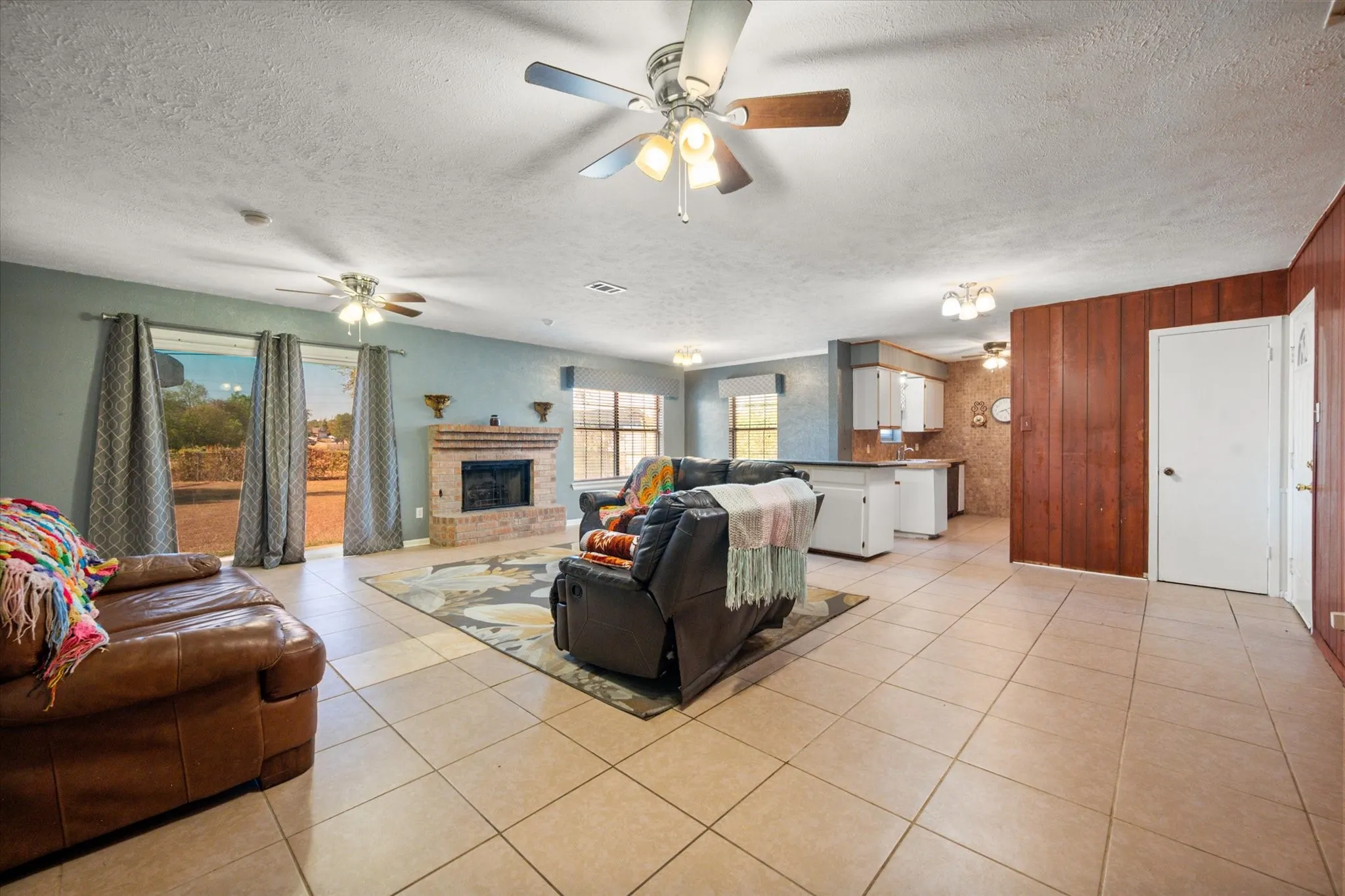 Single Family Residence For Sale in Tarrant County , 3504 Carriage Hill Drive, Forest Hill, Texas 76140, 3 Bedroom, 2 Bathroom, 2 Garage spaces, 1,891 Sqft, built in 1966, mls#21385590, Real Estate Agent in Forest Hill, Homes For Sale in Tarrant county, Homes For Sale in Forest Hill, Realtor in Forest Hill Texas, Real Estate Brokerage Independent Realty Texas, Luminita Cordes Realtor
