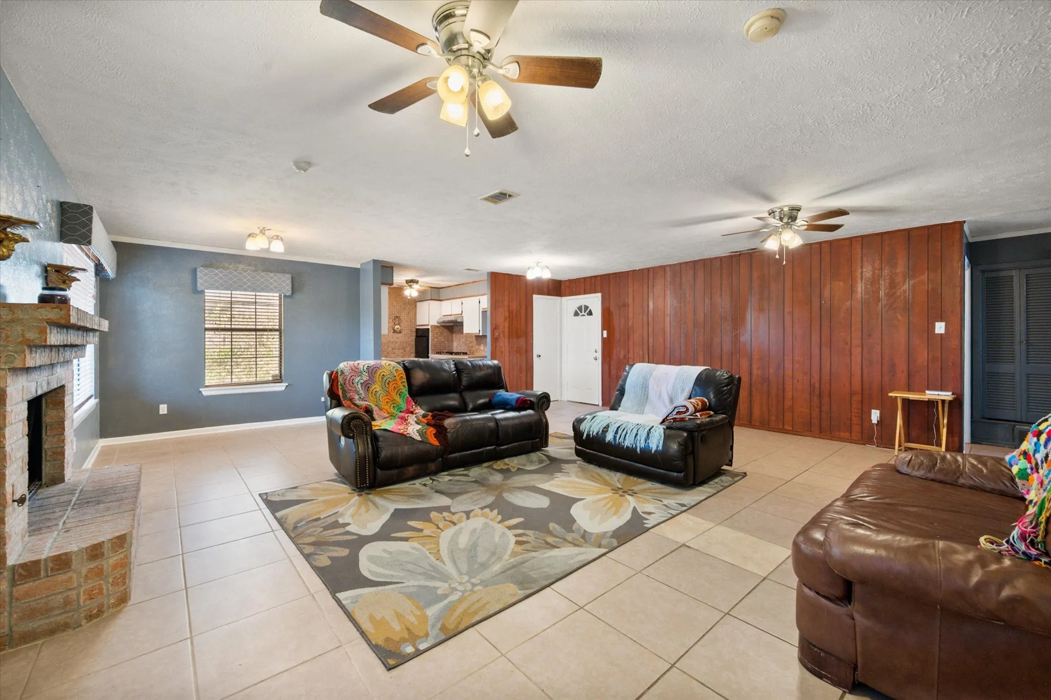 Single Family Residence For Sale in Tarrant County , 3504 Carriage Hill Drive, Forest Hill, Texas 76140, 3 Bedroom, 2 Bathroom, 2 Garage spaces, 1,891 Sqft, built in 1966, mls#21385590, Real Estate Agent in Forest Hill, Homes For Sale in Tarrant county, Homes For Sale in Forest Hill, Realtor in Forest Hill Texas, Real Estate Brokerage Independent Realty Texas, Luminita Cordes Realtor