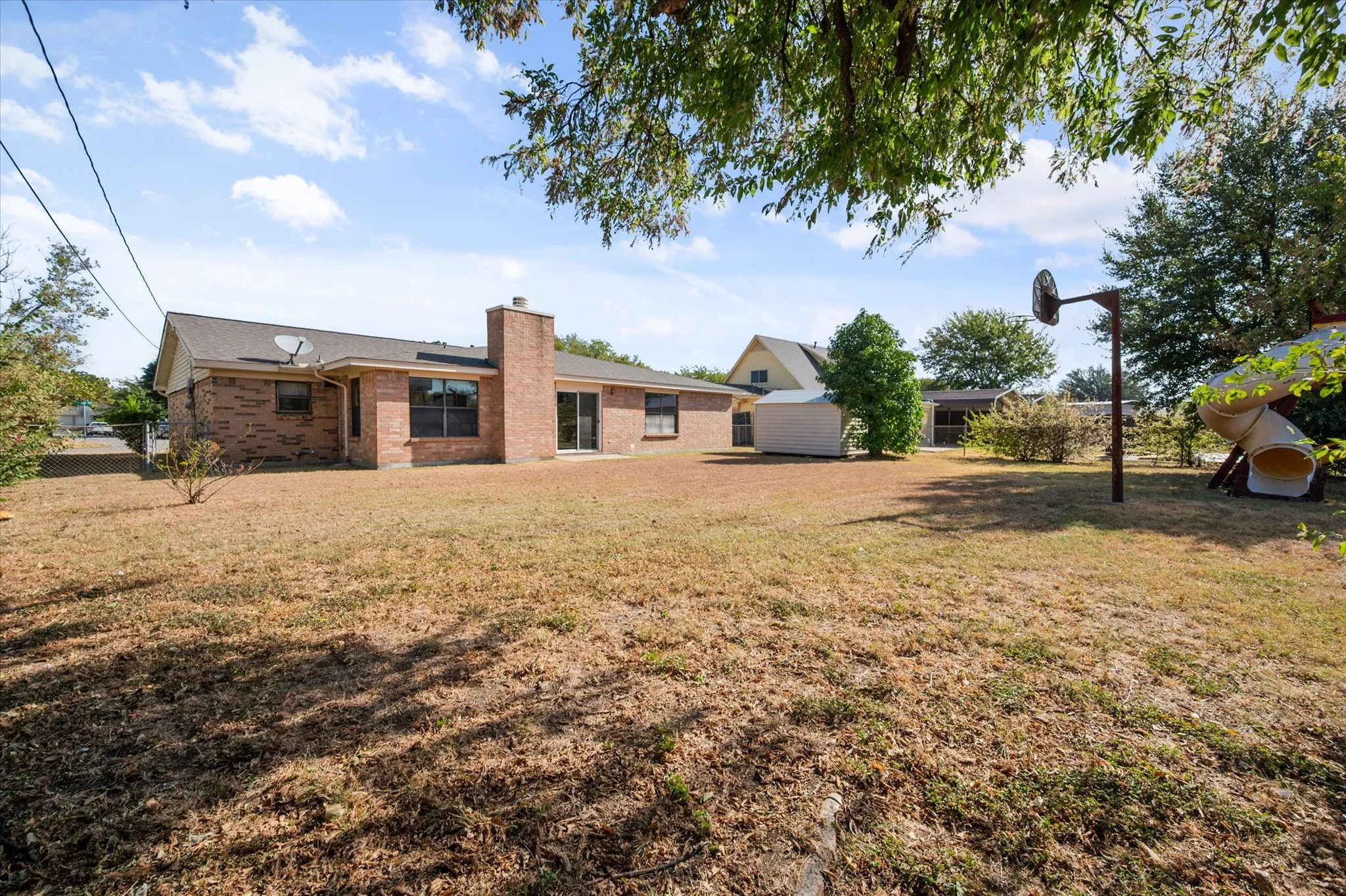 Single Family Residence For Sale in Tarrant County , 3504 Carriage Hill Drive, Forest Hill, Texas 76140, 3 Bedroom, 2 Bathroom, 2 Garage spaces, 1,891 Sqft, built in 1966, mls#21385590, Real Estate Agent in Forest Hill, Homes For Sale in Tarrant county, Homes For Sale in Forest Hill, Realtor in Forest Hill Texas, Real Estate Brokerage Independent Realty Texas, Luminita Cordes Realtor