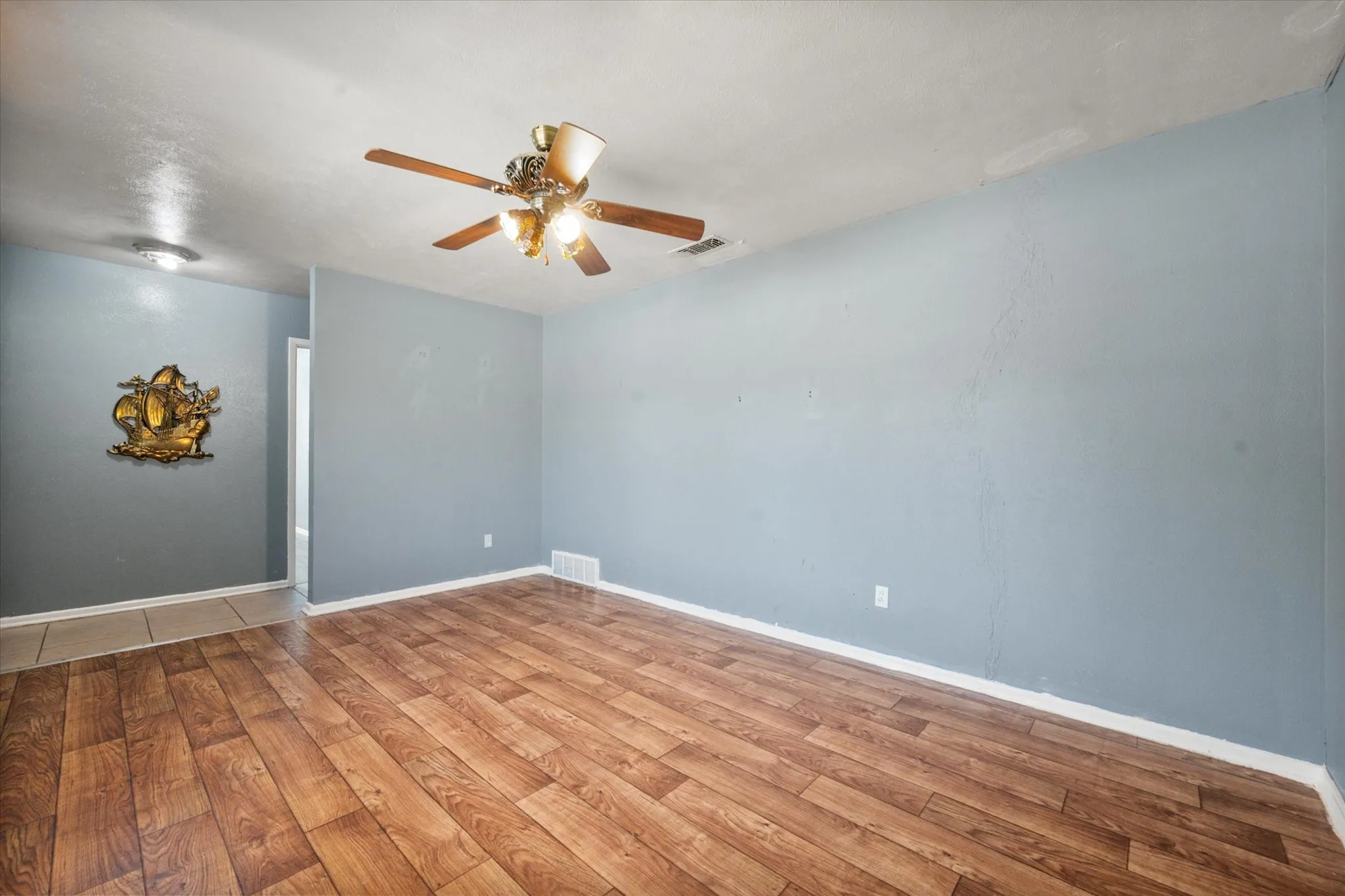 Single Family Residence For Sale in Tarrant County , 3504 Carriage Hill Drive, Forest Hill, Texas 76140, 3 Bedroom, 2 Bathroom, 2 Garage spaces, 1,891 Sqft, built in 1966, mls#21385590, Real Estate Agent in Forest Hill, Homes For Sale in Tarrant county, Homes For Sale in Forest Hill, Realtor in Forest Hill Texas, Real Estate Brokerage Independent Realty Texas, Luminita Cordes Realtor