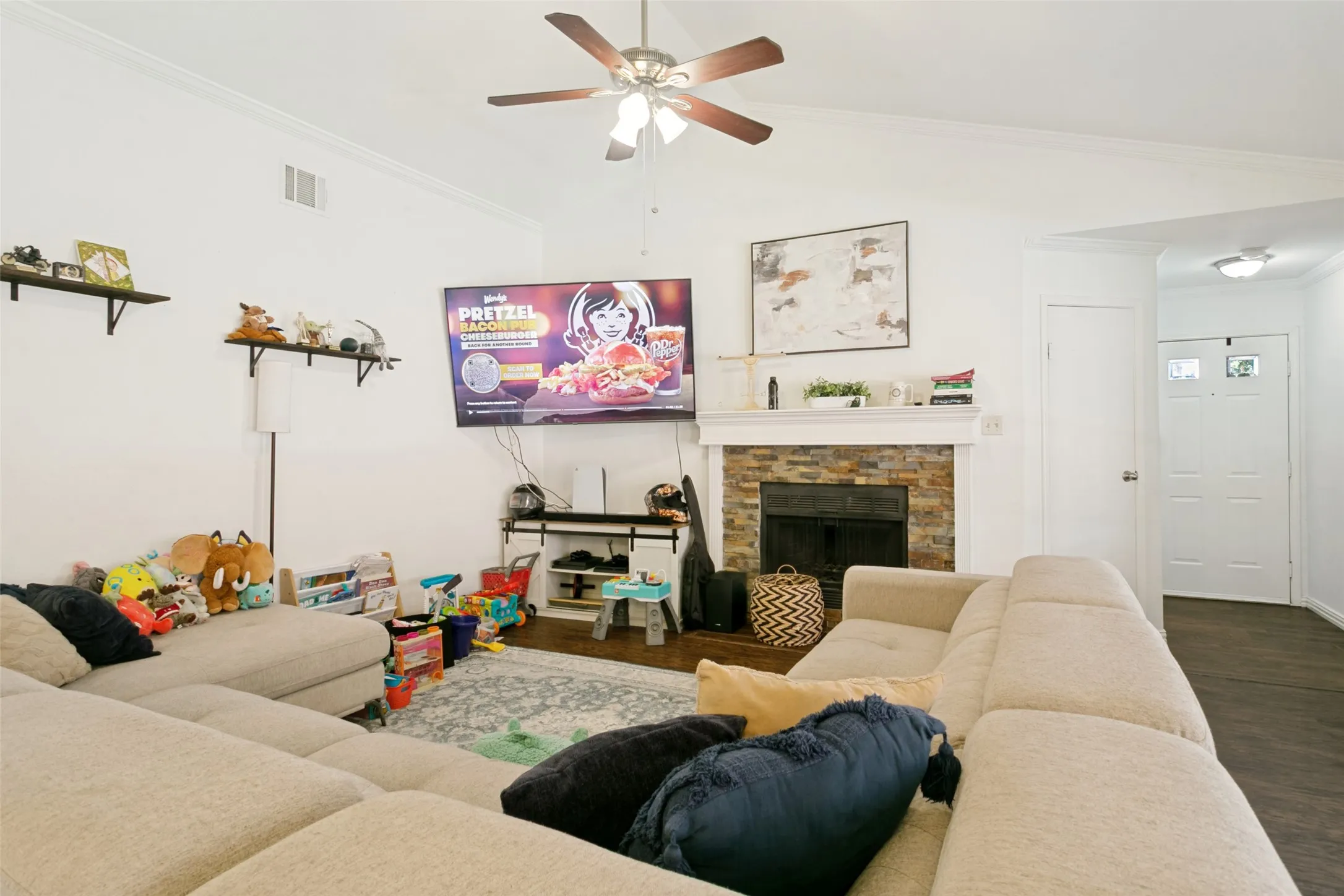 Single Family Residence For Rent in Dallas County , 924 Sugarberry Drive, Coppell, Texas 75019, 3 Bedroom, 2 Bathroom, 2 Garage spaces, 1,320 Sqft, built in 1983, mls#21388704, Real Estate Agent in Coppell, Homes For Rent in Dallas county, Homes For Rent in Coppell, Realtor in Coppell Texas, Real Estate Brokerage Independent Realty Texas, Luminita Cordes Realtor