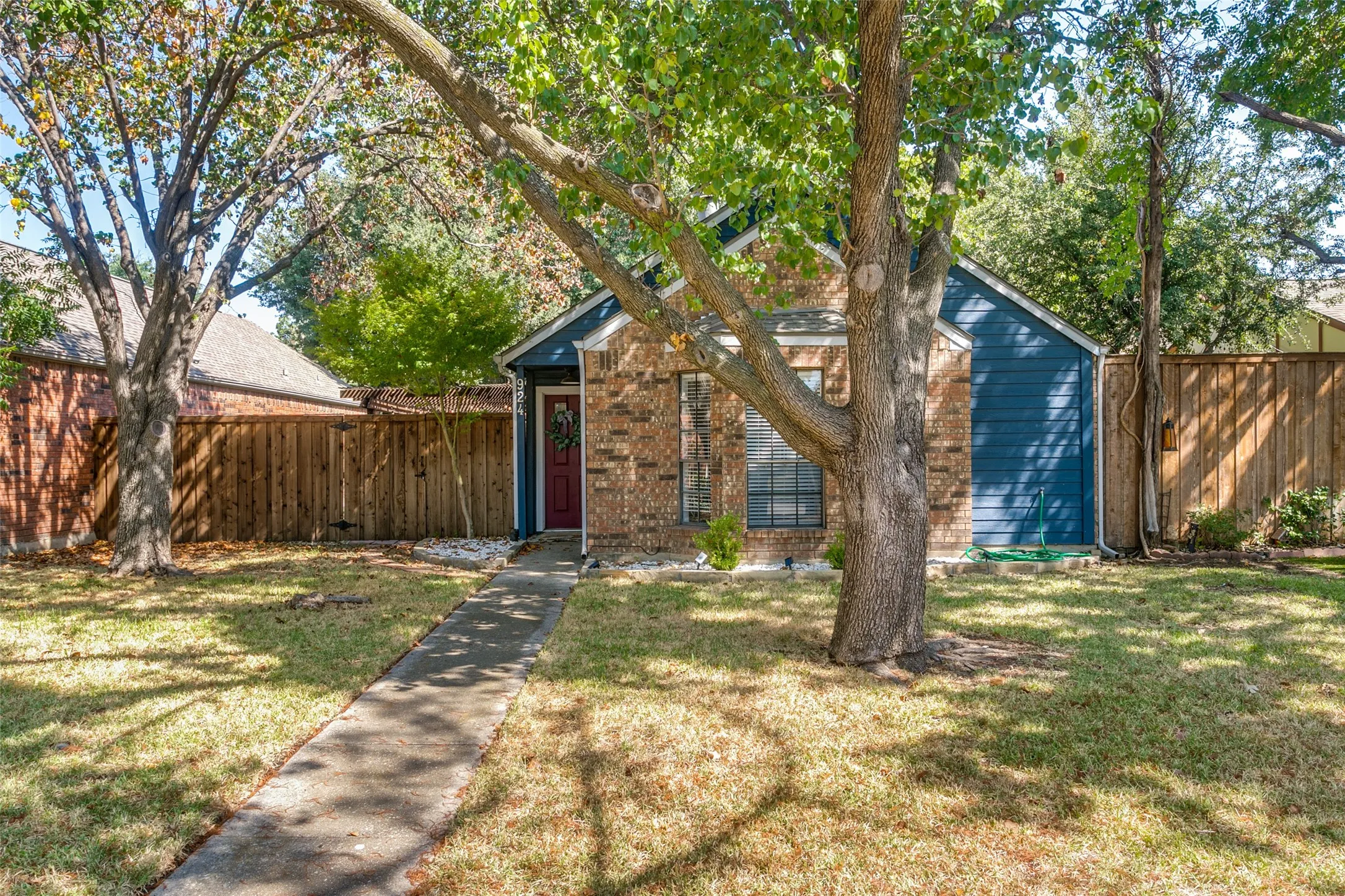 Single Family Residence For Rent in Dallas County , 924 Sugarberry Drive, Coppell, Texas 75019, 3 Bedroom, 2 Bathroom, 2 Garage spaces, 1,320 Sqft, built in 1983, mls#21388704, Real Estate Agent in Coppell, Homes For Rent in Dallas county, Homes For Rent in Coppell, Realtor in Coppell Texas, Real Estate Brokerage Independent Realty Texas, Luminita Cordes Realtor