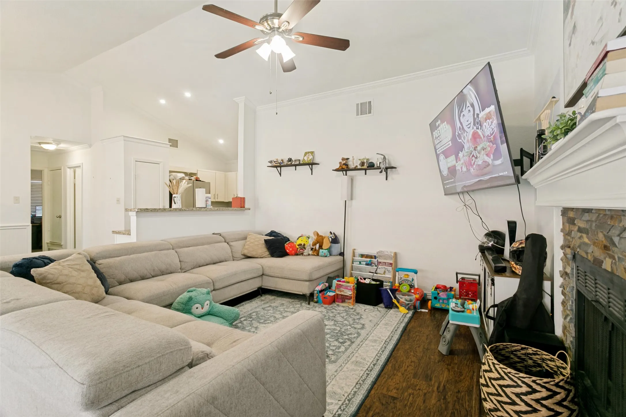 Single Family Residence For Rent in Dallas County , 924 Sugarberry Drive, Coppell, Texas 75019, 3 Bedroom, 2 Bathroom, 2 Garage spaces, 1,320 Sqft, built in 1983, mls#21388704, Real Estate Agent in Coppell, Homes For Rent in Dallas county, Homes For Rent in Coppell, Realtor in Coppell Texas, Real Estate Brokerage Independent Realty Texas, Luminita Cordes Realtor