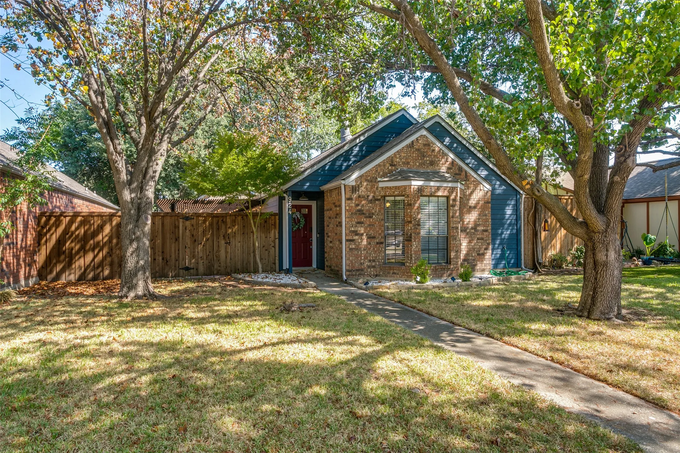 Single Family Residence For Rent in Dallas County , 924 Sugarberry Drive, Coppell, Texas 75019, 3 Bedroom, 2 Bathroom, 2 Garage spaces, 1,320 Sqft, built in 1983, mls#21388704, Real Estate Agent in Coppell, Homes For Rent in Dallas county, Homes For Rent in Coppell, Realtor in Coppell Texas, Real Estate Brokerage Independent Realty Texas, Luminita Cordes Realtor