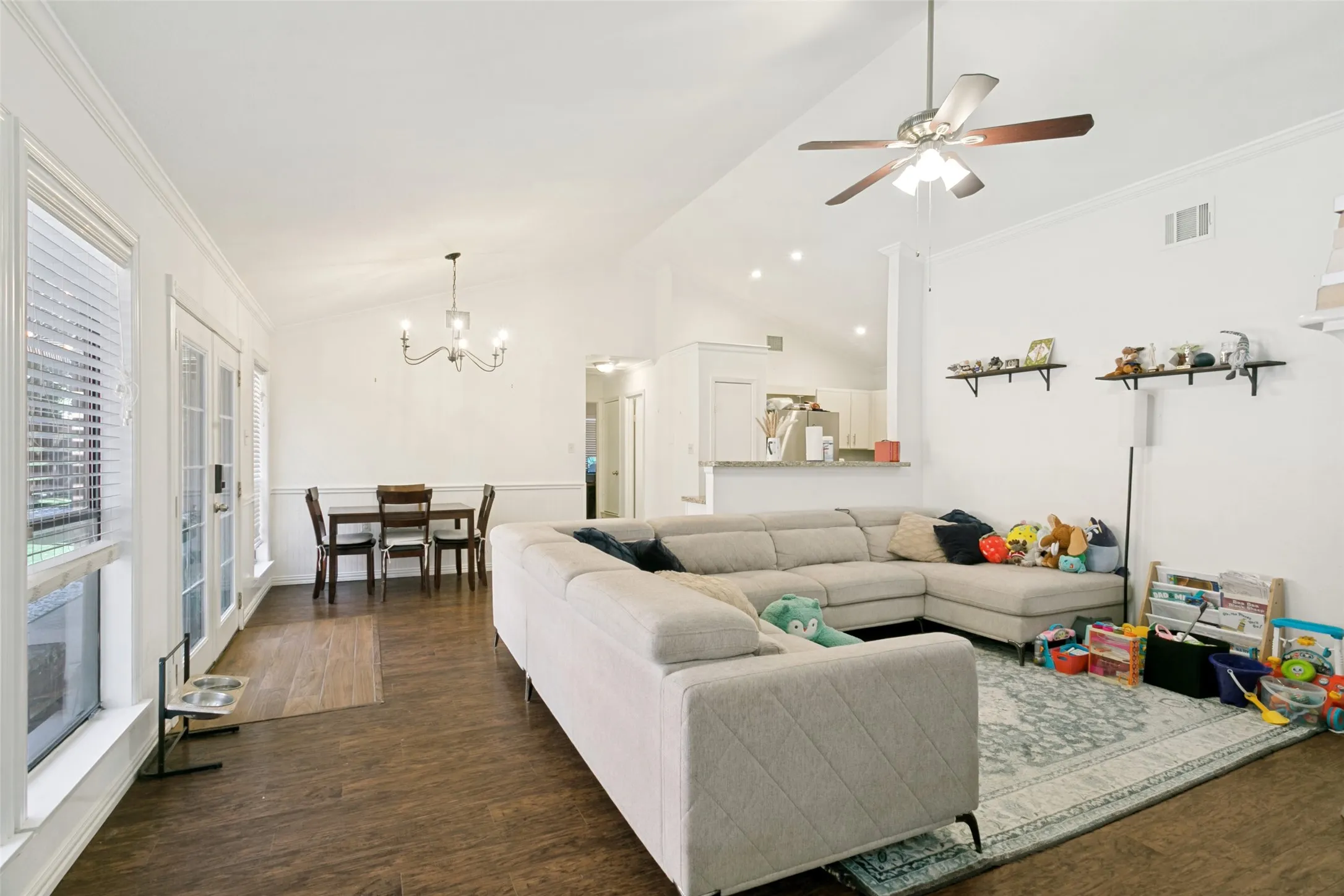 Single Family Residence For Rent in Dallas County , 924 Sugarberry Drive, Coppell, Texas 75019, 3 Bedroom, 2 Bathroom, 2 Garage spaces, 1,320 Sqft, built in 1983, mls#21388704, Real Estate Agent in Coppell, Homes For Rent in Dallas county, Homes For Rent in Coppell, Realtor in Coppell Texas, Real Estate Brokerage Independent Realty Texas, Luminita Cordes Realtor
