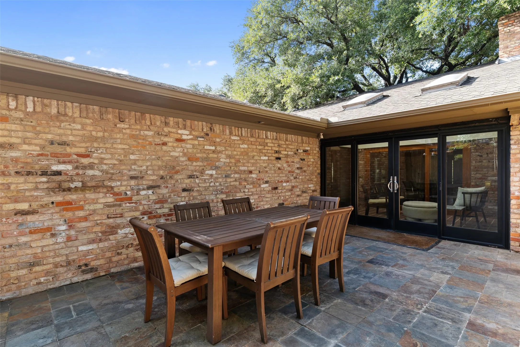 Single Family Residence For Sale in Dallas County , 10540 Silverock Drive, Dallas, Texas 75218, 3 Bedroom, 3 Bathroom, 2 Garage spaces, 2,101 Sqft, built in 1962, mls#21389226, Real Estate Agent in Dallas, Homes For Sale in Dallas county, Homes For Sale in Dallas, Realtor in Dallas Texas, Real Estate Brokerage Independent Realty Texas, Luminita Cordes Realtor