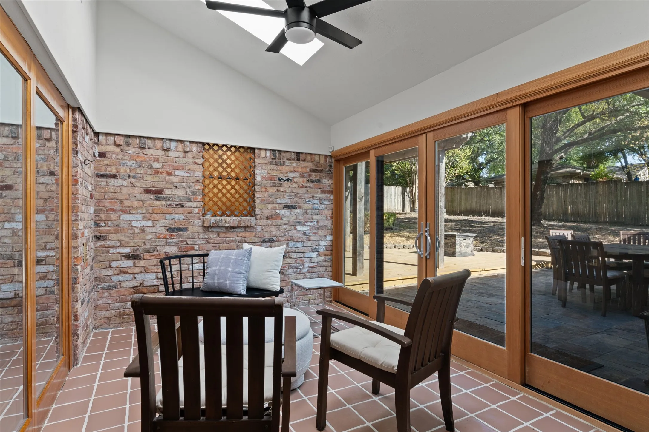 Single Family Residence For Sale in Dallas County , 10540 Silverock Drive, Dallas, Texas 75218, 3 Bedroom, 3 Bathroom, 2 Garage spaces, 2,101 Sqft, built in 1962, mls#21389226, Real Estate Agent in Dallas, Homes For Sale in Dallas county, Homes For Sale in Dallas, Realtor in Dallas Texas, Real Estate Brokerage Independent Realty Texas, Luminita Cordes Realtor