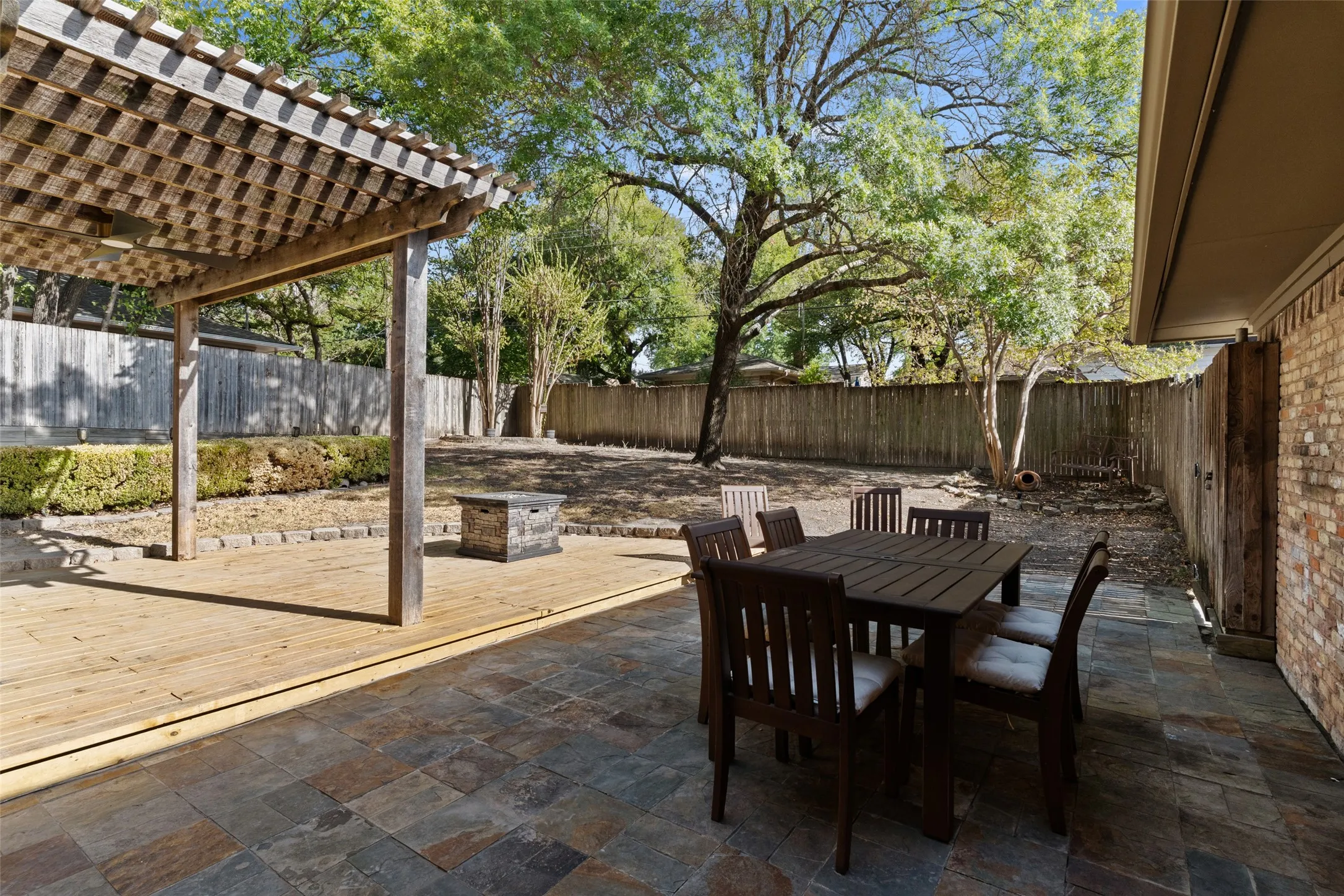 Single Family Residence For Sale in Dallas County , 10540 Silverock Drive, Dallas, Texas 75218, 3 Bedroom, 3 Bathroom, 2 Garage spaces, 2,101 Sqft, built in 1962, mls#21389226, Real Estate Agent in Dallas, Homes For Sale in Dallas county, Homes For Sale in Dallas, Realtor in Dallas Texas, Real Estate Brokerage Independent Realty Texas, Luminita Cordes Realtor