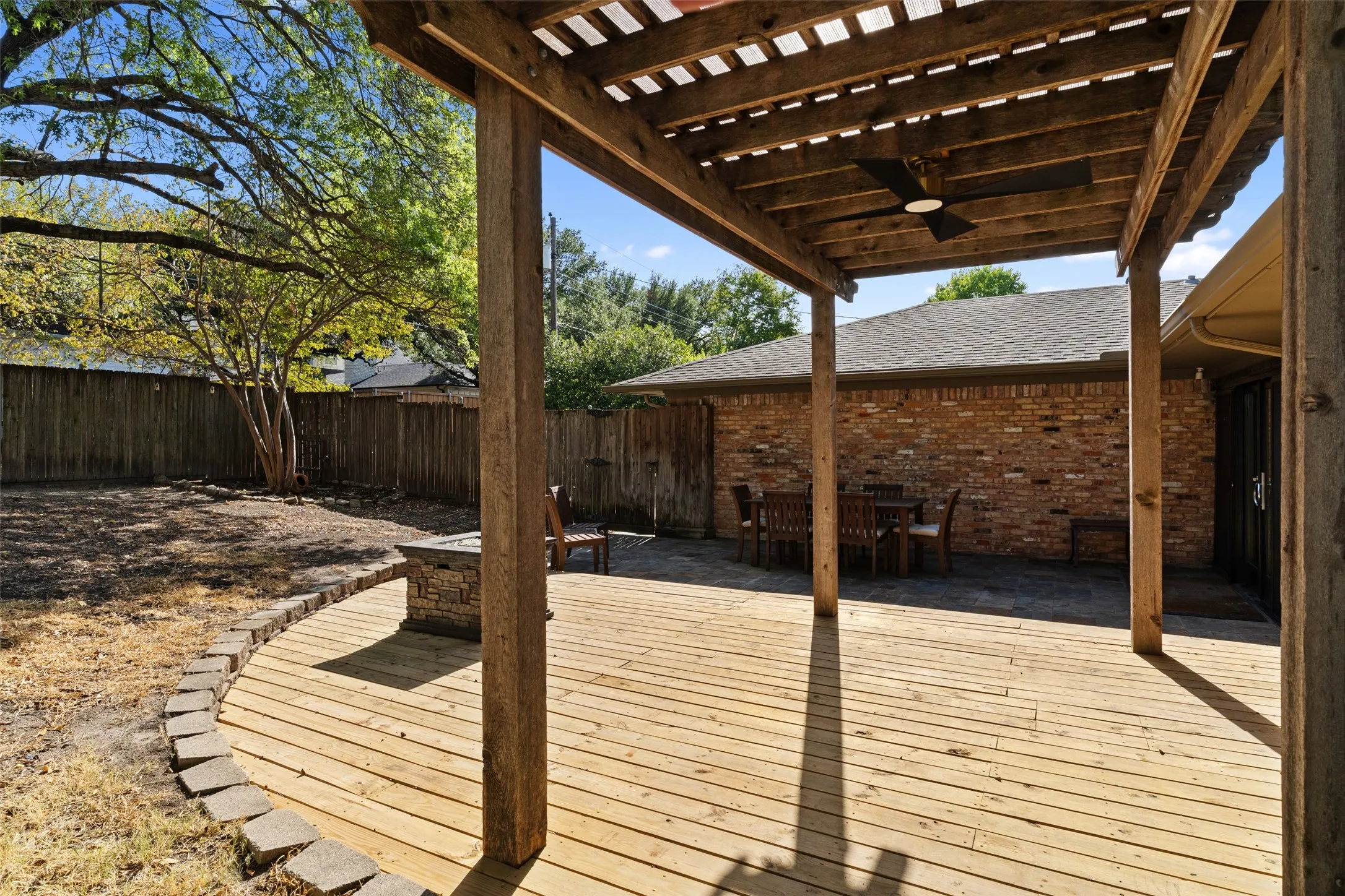 Single Family Residence For Sale in Dallas County , 10540 Silverock Drive, Dallas, Texas 75218, 3 Bedroom, 3 Bathroom, 2 Garage spaces, 2,101 Sqft, built in 1962, mls#21389226, Real Estate Agent in Dallas, Homes For Sale in Dallas county, Homes For Sale in Dallas, Realtor in Dallas Texas, Real Estate Brokerage Independent Realty Texas, Luminita Cordes Realtor