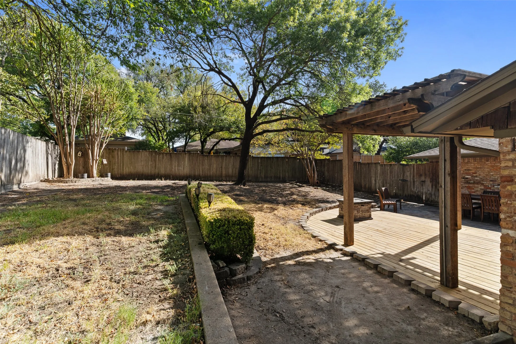 Single Family Residence For Sale in Dallas County , 10540 Silverock Drive, Dallas, Texas 75218, 3 Bedroom, 3 Bathroom, 2 Garage spaces, 2,101 Sqft, built in 1962, mls#21389226, Real Estate Agent in Dallas, Homes For Sale in Dallas county, Homes For Sale in Dallas, Realtor in Dallas Texas, Real Estate Brokerage Independent Realty Texas, Luminita Cordes Realtor