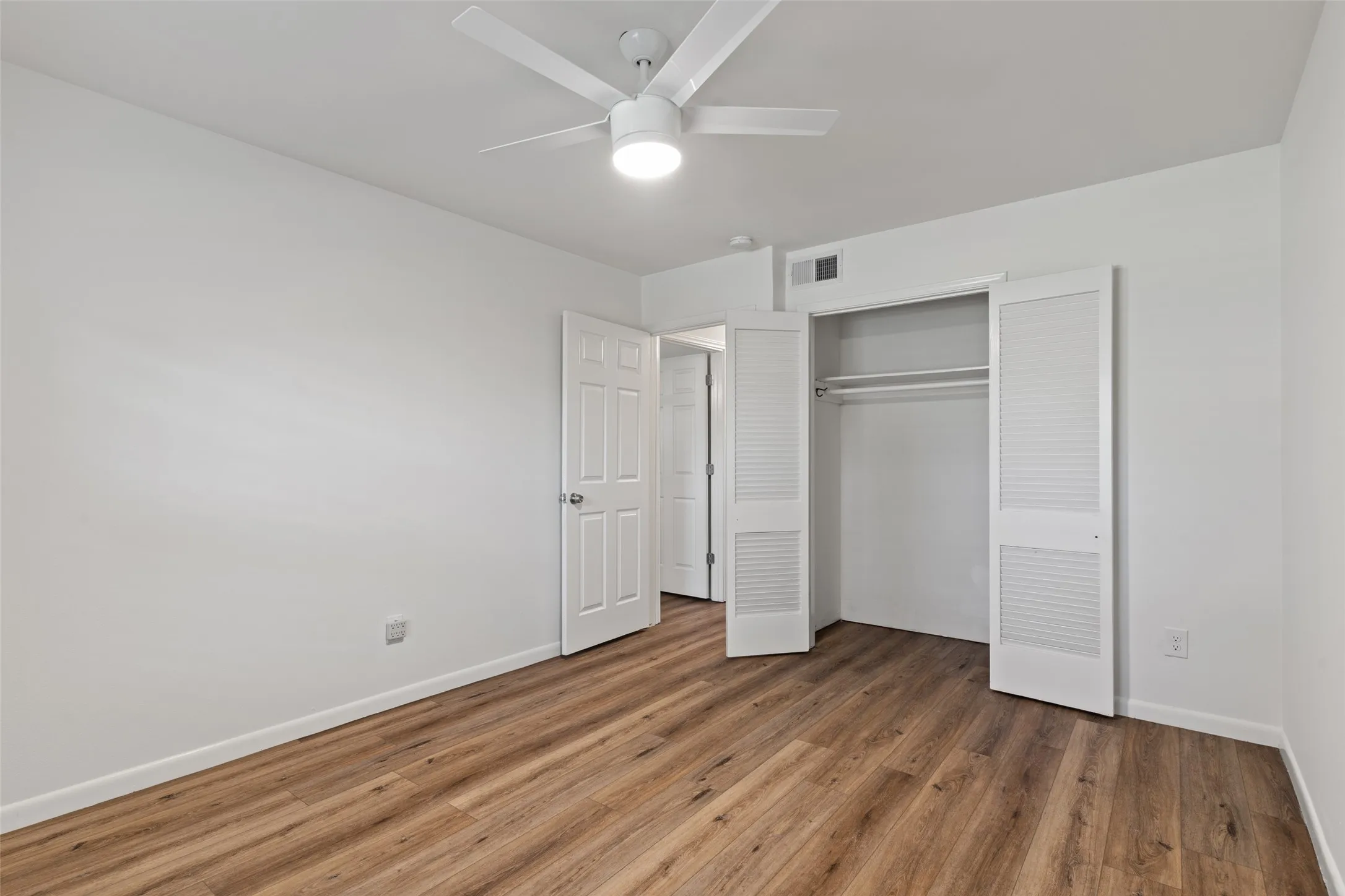 Single Family Residence For Sale in Dallas County , 10540 Silverock Drive, Dallas, Texas 75218, 3 Bedroom, 3 Bathroom, 2 Garage spaces, 2,101 Sqft, built in 1962, mls#21389226, Real Estate Agent in Dallas, Homes For Sale in Dallas county, Homes For Sale in Dallas, Realtor in Dallas Texas, Real Estate Brokerage Independent Realty Texas, Luminita Cordes Realtor