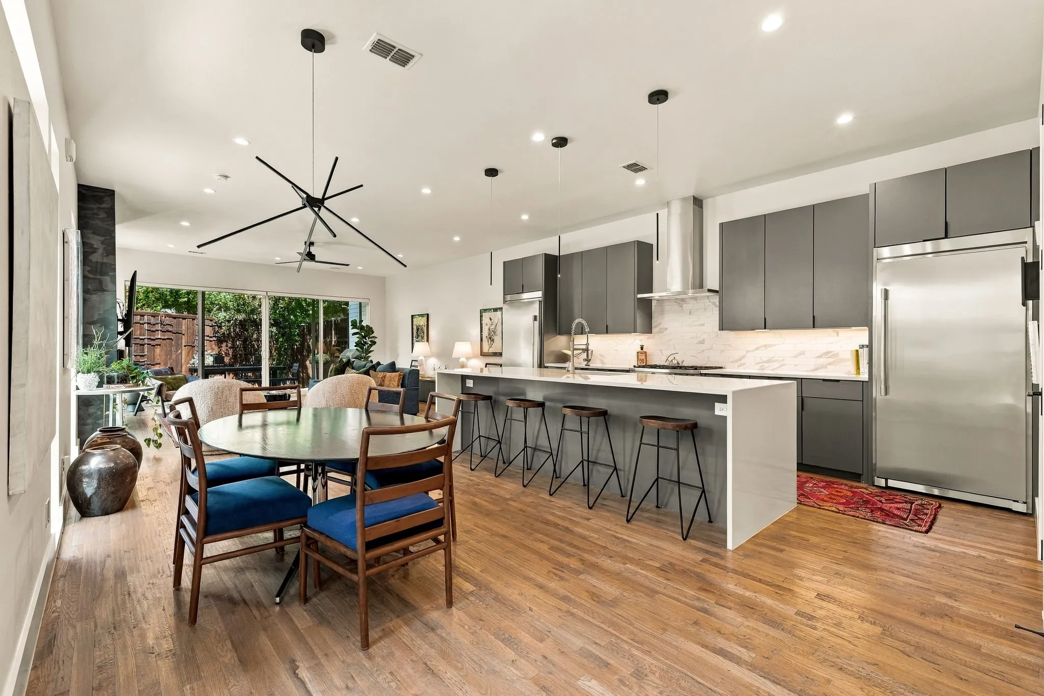 Single Family Residence For Sale in Dallas County , 4623 Coles Manor Place, Dallas, Texas 75204, 3 Bedroom, 3 Bathroom, 2 Garage spaces, 2,346 Sqft, built in 2021, mls#21387653, Real Estate Agent in Dallas, Homes For Sale in Dallas county, Homes For Sale in Dallas, Realtor in Dallas Texas, Real Estate Brokerage Independent Realty Texas, Luminita Cordes Realtor