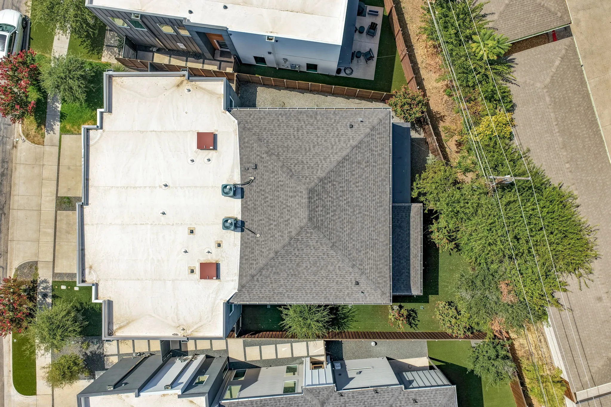 Single Family Residence For Sale in Dallas County , 4623 Coles Manor Place, Dallas, Texas 75204, 3 Bedroom, 3 Bathroom, 2 Garage spaces, 2,346 Sqft, built in 2021, mls#21387653, Real Estate Agent in Dallas, Homes For Sale in Dallas county, Homes For Sale in Dallas, Realtor in Dallas Texas, Real Estate Brokerage Independent Realty Texas, Luminita Cordes Realtor