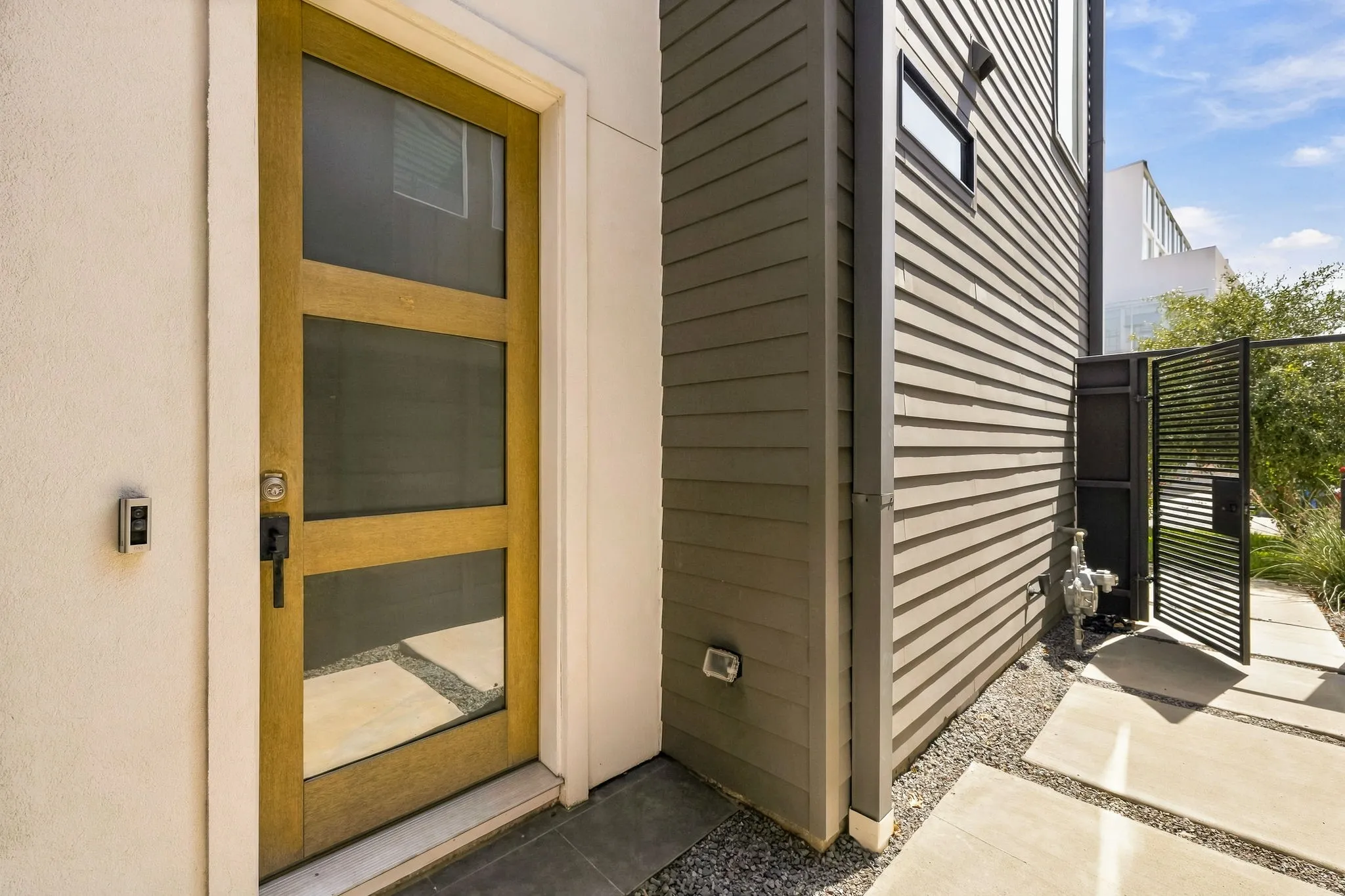 Single Family Residence For Sale in Dallas County , 4623 Coles Manor Place, Dallas, Texas 75204, 3 Bedroom, 3 Bathroom, 2 Garage spaces, 2,346 Sqft, built in 2021, mls#21387653, Real Estate Agent in Dallas, Homes For Sale in Dallas county, Homes For Sale in Dallas, Realtor in Dallas Texas, Real Estate Brokerage Independent Realty Texas, Luminita Cordes Realtor
