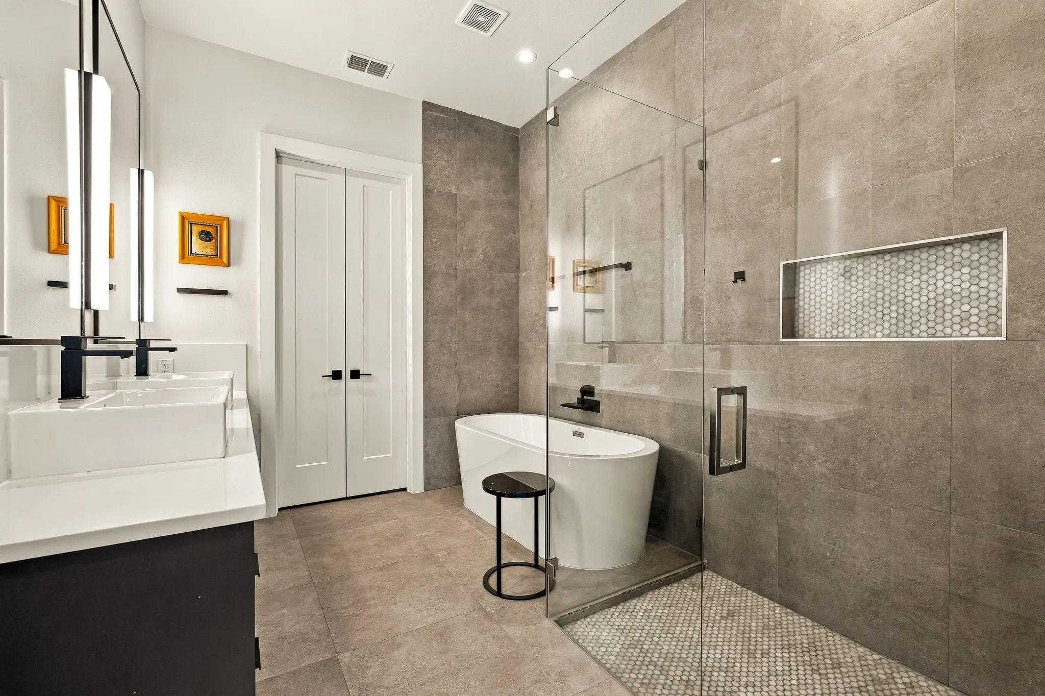 Single Family Residence For Sale in Dallas County , 4623 Coles Manor Place, Dallas, Texas 75204, 3 Bedroom, 3 Bathroom, 2 Garage spaces, 2,346 Sqft, built in 2021, mls#21387653, Real Estate Agent in Dallas, Homes For Sale in Dallas county, Homes For Sale in Dallas, Realtor in Dallas Texas, Real Estate Brokerage Independent Realty Texas, Luminita Cordes Realtor