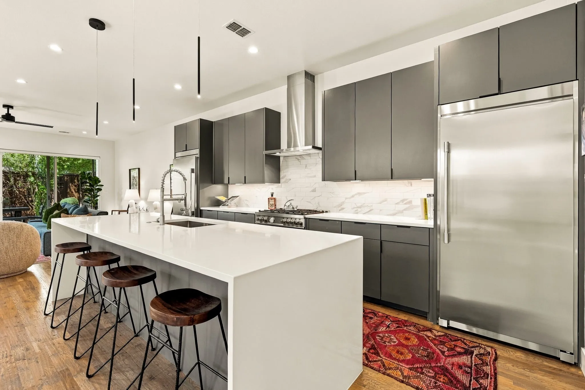 Single Family Residence For Sale in Dallas County , 4623 Coles Manor Place, Dallas, Texas 75204, 3 Bedroom, 3 Bathroom, 2 Garage spaces, 2,346 Sqft, built in 2021, mls#21387653, Real Estate Agent in Dallas, Homes For Sale in Dallas county, Homes For Sale in Dallas, Realtor in Dallas Texas, Real Estate Brokerage Independent Realty Texas, Luminita Cordes Realtor