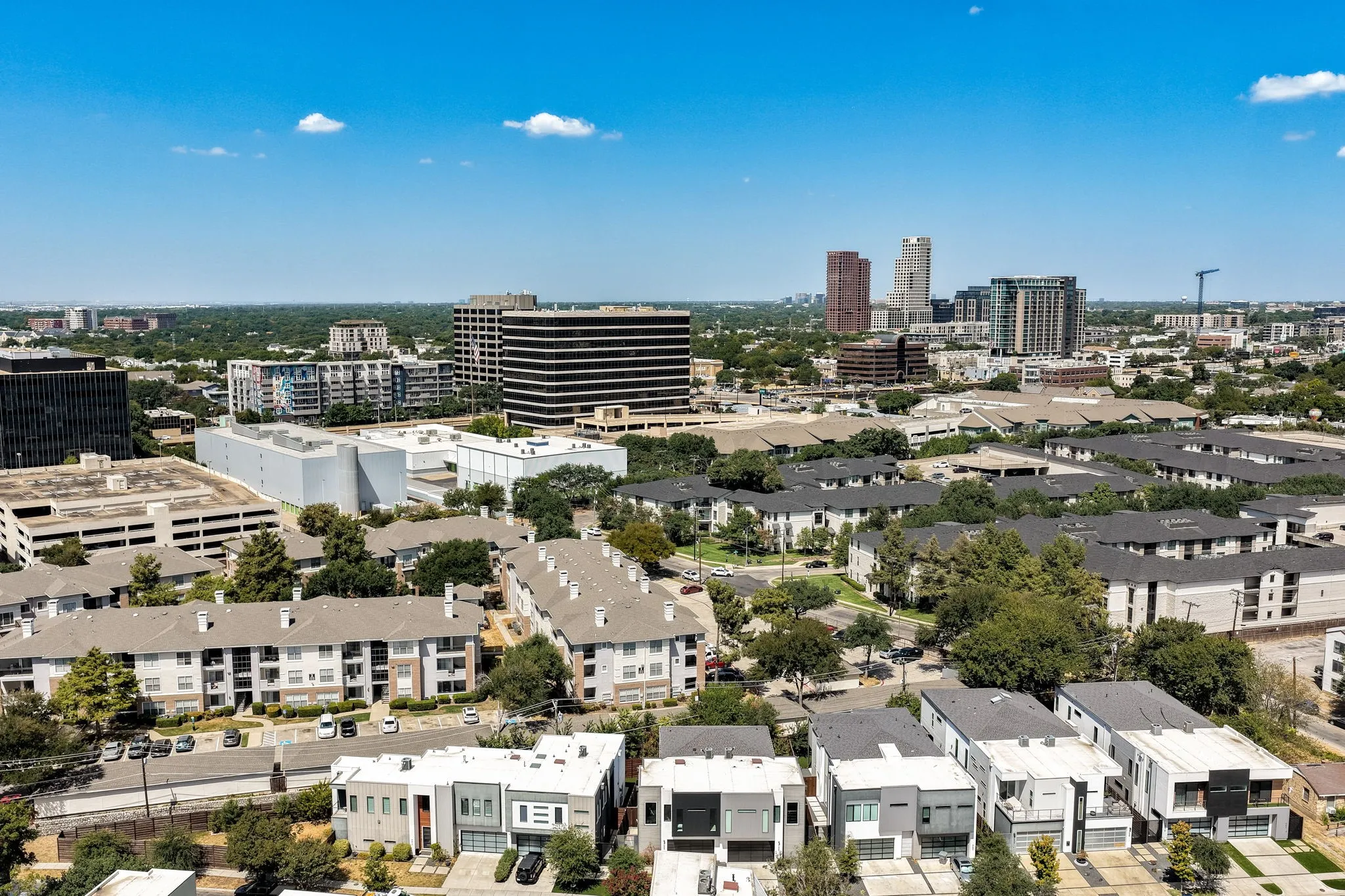 Single Family Residence For Sale in Dallas County , 4623 Coles Manor Place, Dallas, Texas 75204, 3 Bedroom, 3 Bathroom, 2 Garage spaces, 2,346 Sqft, built in 2021, mls#21387653, Real Estate Agent in Dallas, Homes For Sale in Dallas county, Homes For Sale in Dallas, Realtor in Dallas Texas, Real Estate Brokerage Independent Realty Texas, Luminita Cordes Realtor