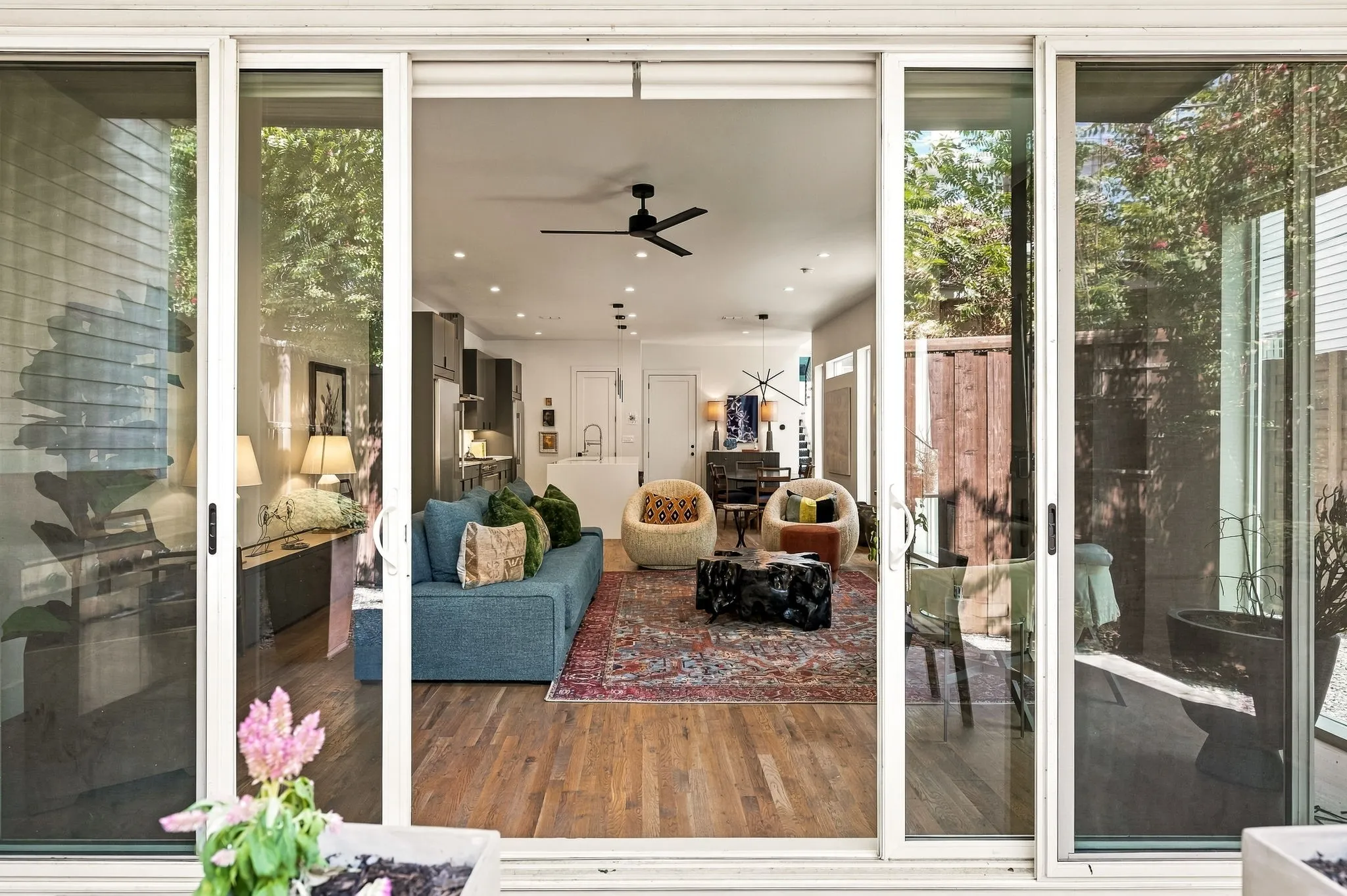 Single Family Residence For Sale in Dallas County , 4623 Coles Manor Place, Dallas, Texas 75204, 3 Bedroom, 3 Bathroom, 2 Garage spaces, 2,346 Sqft, built in 2021, mls#21387653, Real Estate Agent in Dallas, Homes For Sale in Dallas county, Homes For Sale in Dallas, Realtor in Dallas Texas, Real Estate Brokerage Independent Realty Texas, Luminita Cordes Realtor