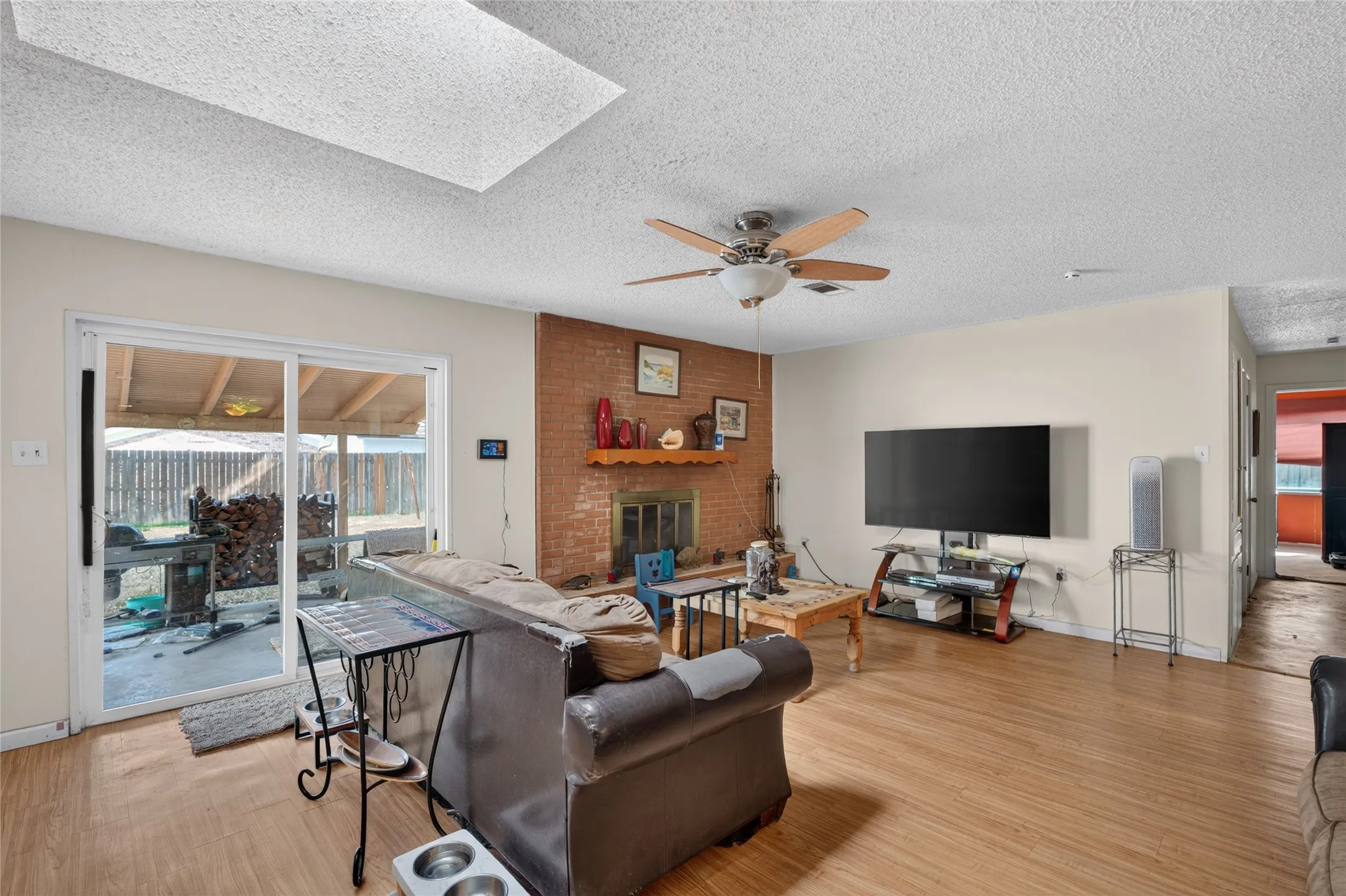 Single Family Residence For Sale in Tarrant County , 5613 Bonnie Wayne Street, Haltom City, Texas 76117, 3 Bedroom, 2 Bathroom, 2 Garage spaces, 1,703 Sqft, built in 1964, mls#21382298, Real Estate Agent in Haltom City, Homes For Sale in Tarrant county, Homes For Sale in Haltom City, Realtor in Haltom City Texas, Real Estate Brokerage Independent Realty Texas, Luminita Cordes Realtor