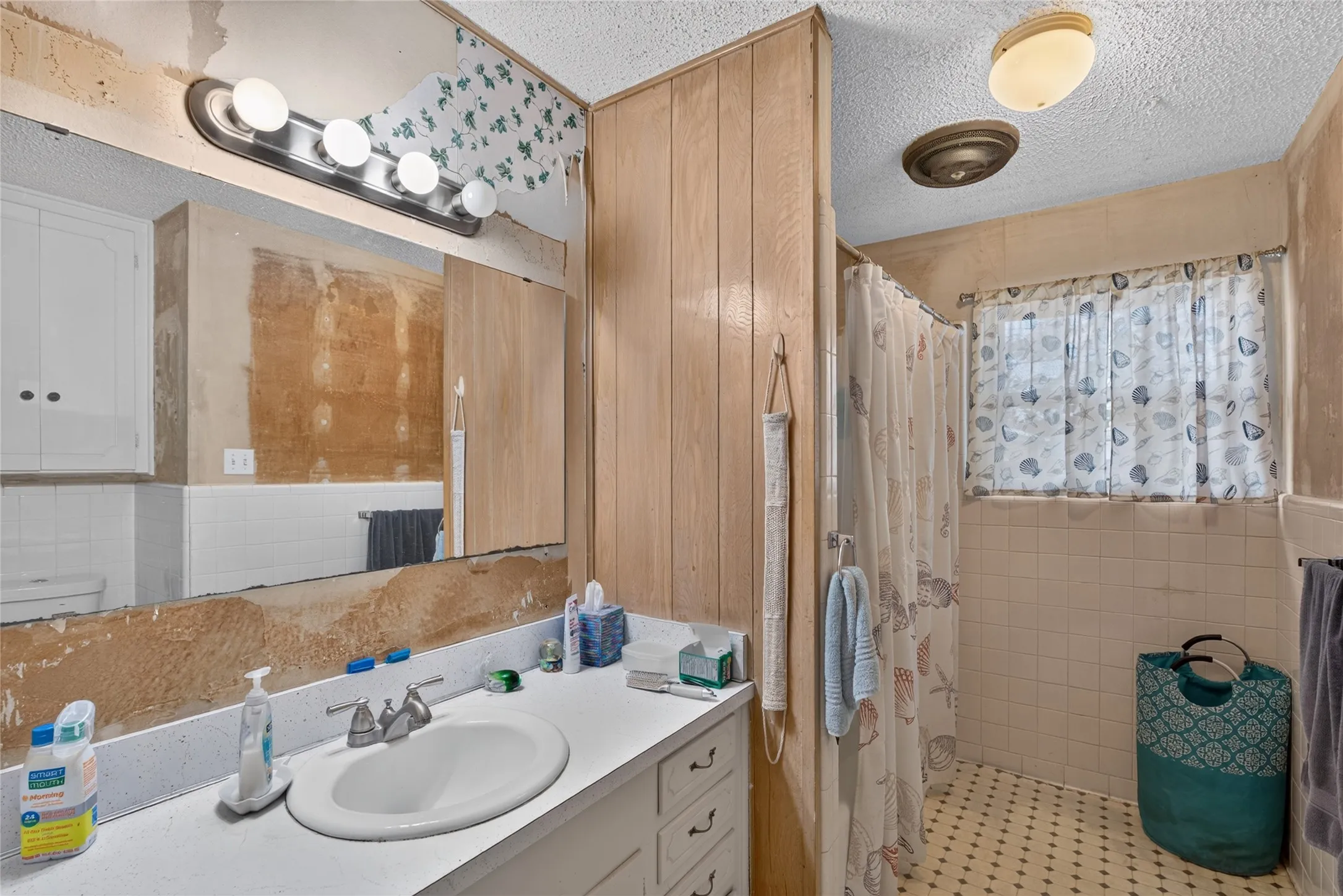 Single Family Residence For Sale in Tarrant County , 5613 Bonnie Wayne Street, Haltom City, Texas 76117, 3 Bedroom, 2 Bathroom, 2 Garage spaces, 1,703 Sqft, built in 1964, mls#21382298, Real Estate Agent in Haltom City, Homes For Sale in Tarrant county, Homes For Sale in Haltom City, Realtor in Haltom City Texas, Real Estate Brokerage Independent Realty Texas, Luminita Cordes Realtor