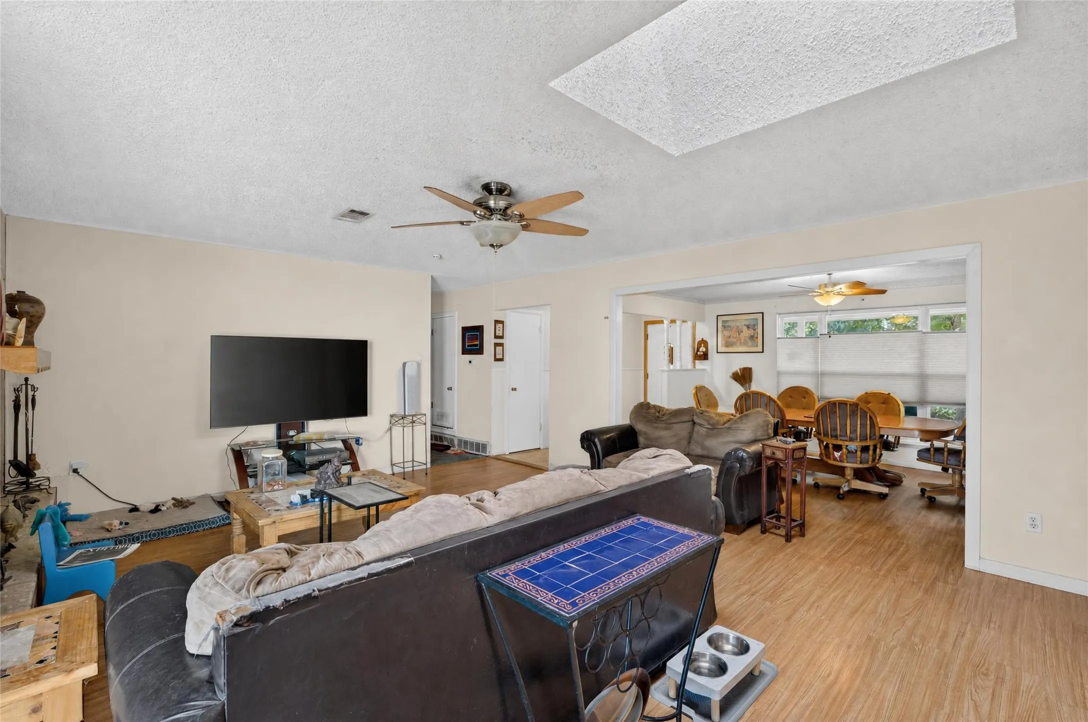 Single Family Residence For Sale in Tarrant County , 5613 Bonnie Wayne Street, Haltom City, Texas 76117, 3 Bedroom, 2 Bathroom, 2 Garage spaces, 1,703 Sqft, built in 1964, mls#21382298, Real Estate Agent in Haltom City, Homes For Sale in Tarrant county, Homes For Sale in Haltom City, Realtor in Haltom City Texas, Real Estate Brokerage Independent Realty Texas, Luminita Cordes Realtor