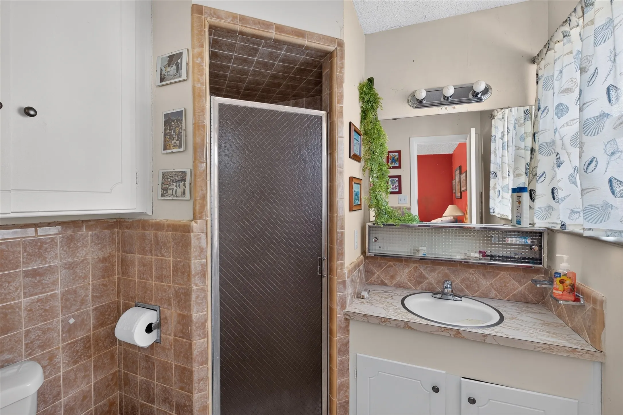 Single Family Residence For Sale in Tarrant County , 5613 Bonnie Wayne Street, Haltom City, Texas 76117, 3 Bedroom, 2 Bathroom, 2 Garage spaces, 1,703 Sqft, built in 1964, mls#21382298, Real Estate Agent in Haltom City, Homes For Sale in Tarrant county, Homes For Sale in Haltom City, Realtor in Haltom City Texas, Real Estate Brokerage Independent Realty Texas, Luminita Cordes Realtor