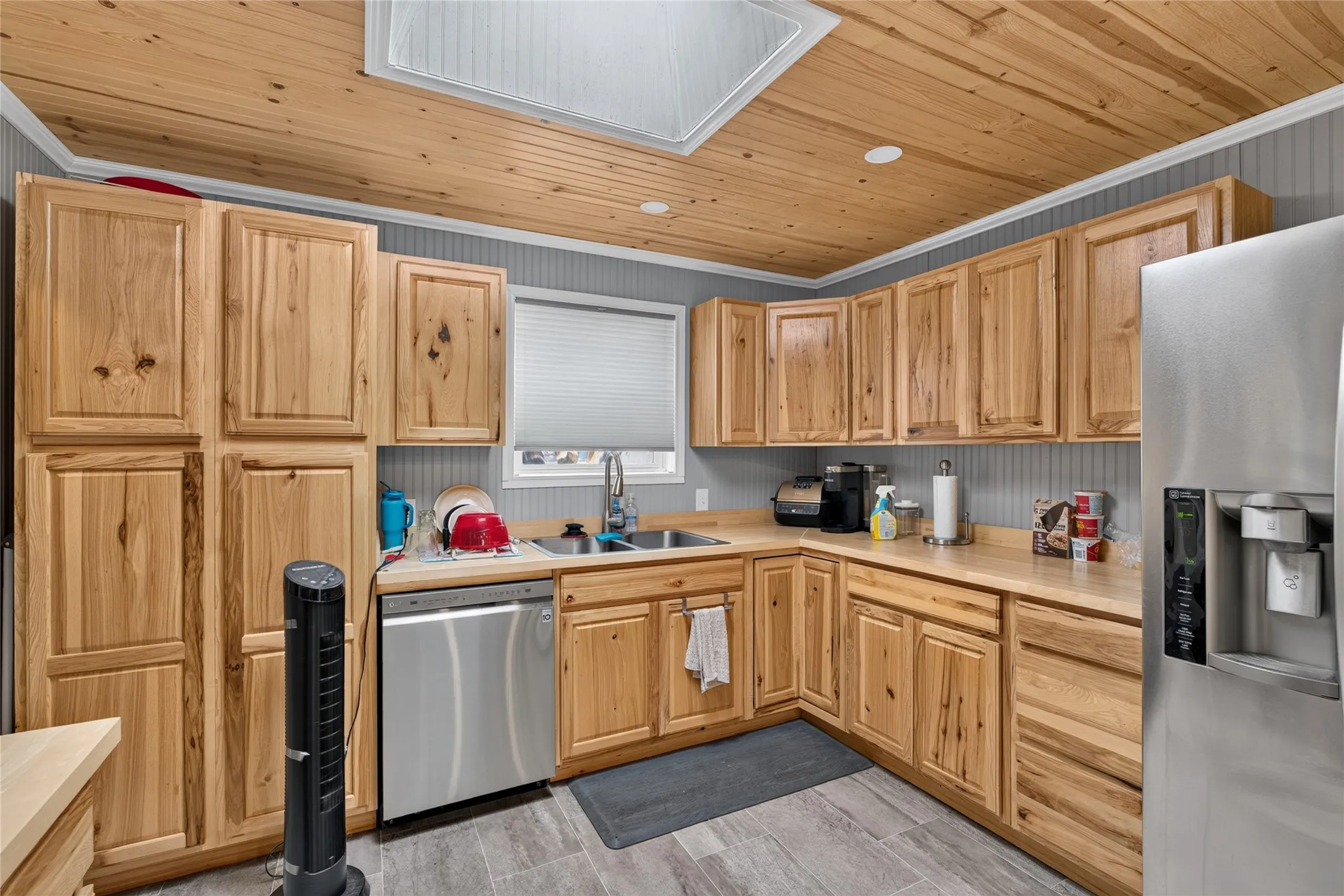 Single Family Residence For Sale in Tarrant County , 5613 Bonnie Wayne Street, Haltom City, Texas 76117, 3 Bedroom, 2 Bathroom, 2 Garage spaces, 1,703 Sqft, built in 1964, mls#21382298, Real Estate Agent in Haltom City, Homes For Sale in Tarrant county, Homes For Sale in Haltom City, Realtor in Haltom City Texas, Real Estate Brokerage Independent Realty Texas, Luminita Cordes Realtor
