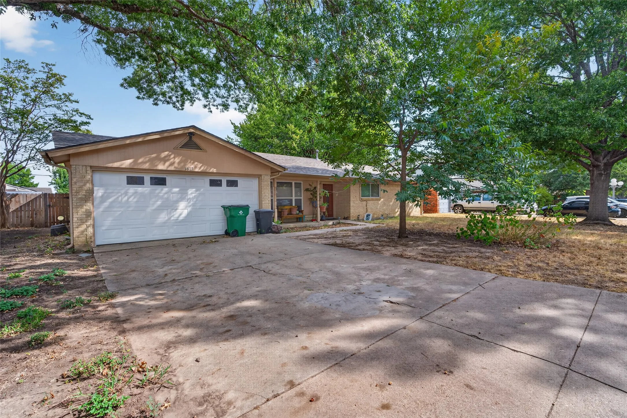 Single Family Residence For Sale in Tarrant County , 5613 Bonnie Wayne Street, Haltom City, Texas 76117, 3 Bedroom, 2 Bathroom, 2 Garage spaces, 1,703 Sqft, built in 1964, mls#21382298, Real Estate Agent in Haltom City, Homes For Sale in Tarrant county, Homes For Sale in Haltom City, Realtor in Haltom City Texas, Real Estate Brokerage Independent Realty Texas, Luminita Cordes Realtor