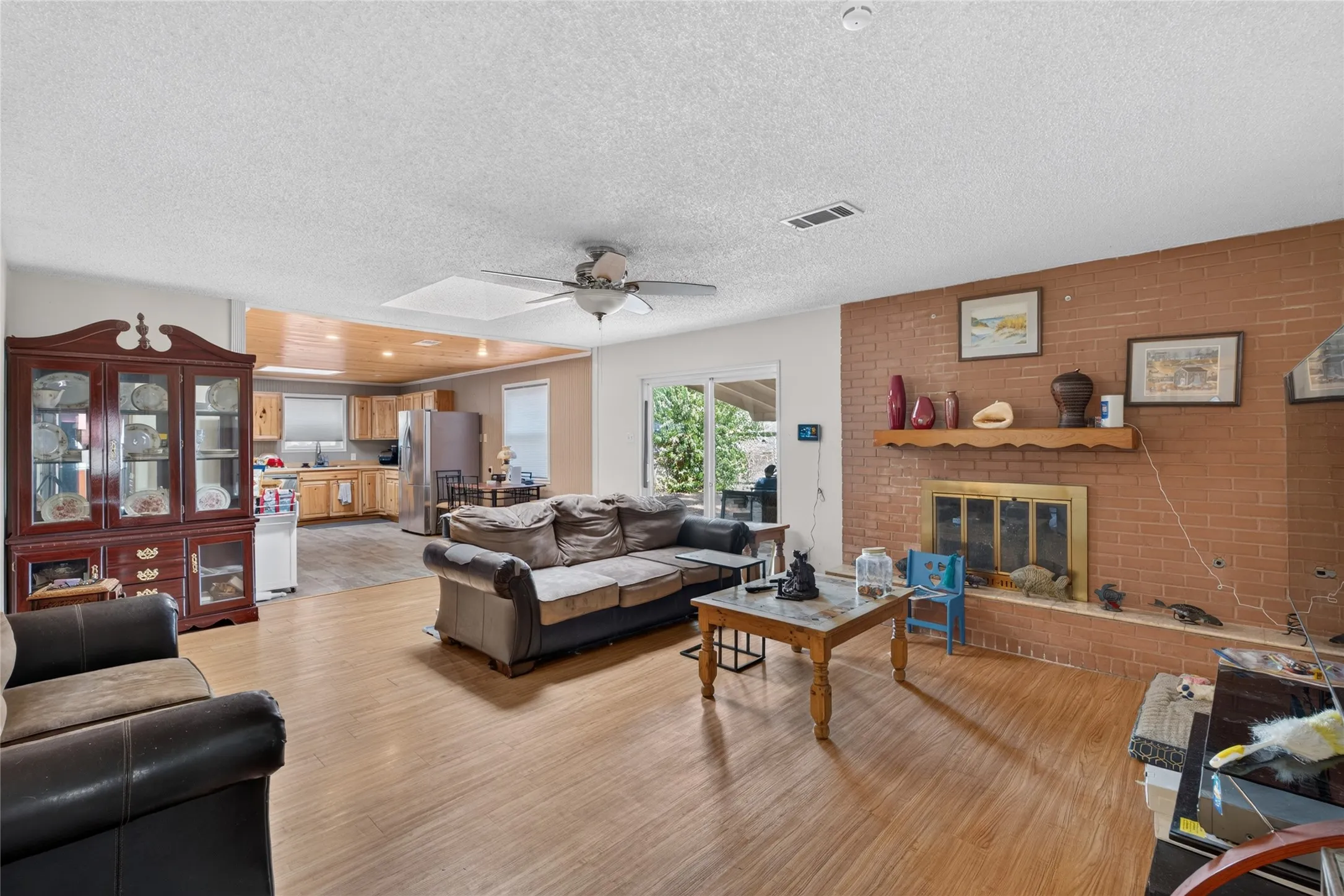 Single Family Residence For Sale in Tarrant County , 5613 Bonnie Wayne Street, Haltom City, Texas 76117, 3 Bedroom, 2 Bathroom, 2 Garage spaces, 1,703 Sqft, built in 1964, mls#21382298, Real Estate Agent in Haltom City, Homes For Sale in Tarrant county, Homes For Sale in Haltom City, Realtor in Haltom City Texas, Real Estate Brokerage Independent Realty Texas, Luminita Cordes Realtor