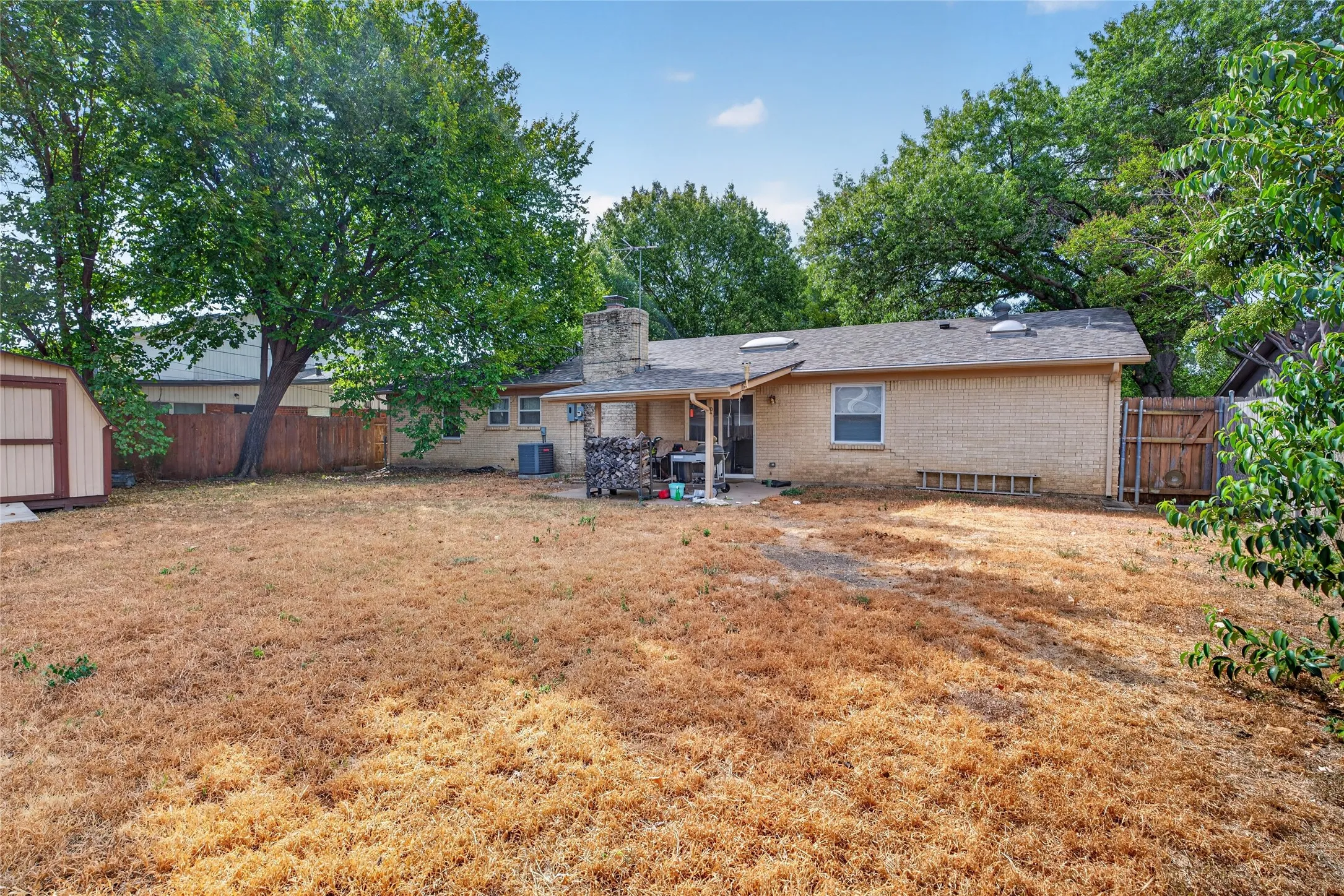 Single Family Residence For Sale in Tarrant County , 5613 Bonnie Wayne Street, Haltom City, Texas 76117, 3 Bedroom, 2 Bathroom, 2 Garage spaces, 1,703 Sqft, built in 1964, mls#21382298, Real Estate Agent in Haltom City, Homes For Sale in Tarrant county, Homes For Sale in Haltom City, Realtor in Haltom City Texas, Real Estate Brokerage Independent Realty Texas, Luminita Cordes Realtor