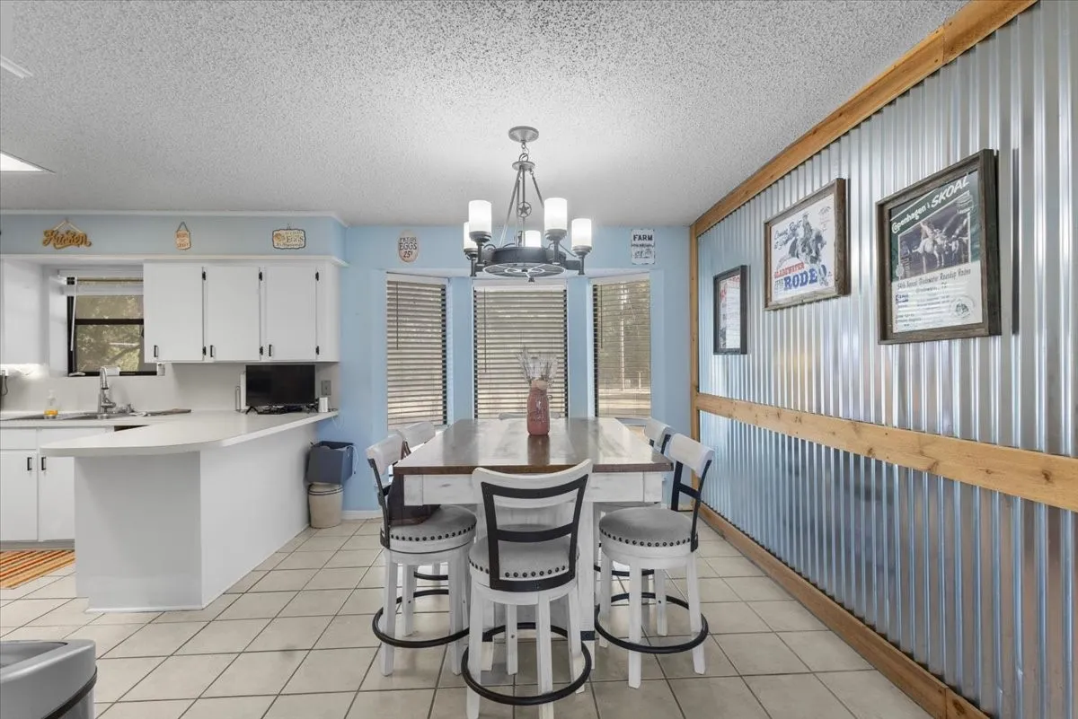 Single Family Residence For Sale in Upshur County , 102 Private Road 3174, Gilmer, Texas 75644, 4 Bedroom, 3 Bathroom, Garage spaces, 2,676 Sqft, built in 1985, mls#21389266, Real Estate Agent in Gilmer, Homes For Sale in Upshur county, Homes For Sale in Gilmer, Realtor in Gilmer Texas, Real Estate Brokerage Independent Realty Texas, Luminita Cordes Realtor