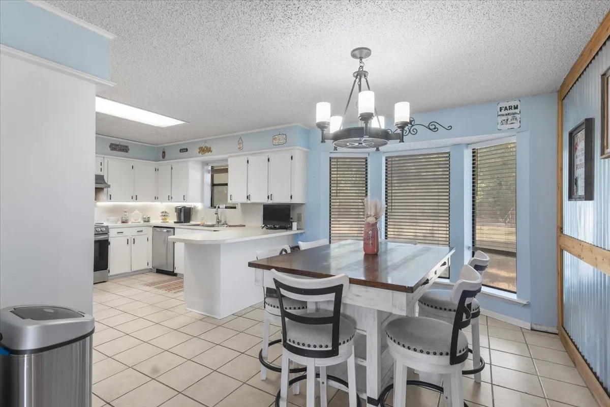 Single Family Residence For Sale in Upshur County , 102 Private Road 3174, Gilmer, Texas 75644, 4 Bedroom, 3 Bathroom, Garage spaces, 2,676 Sqft, built in 1985, mls#21389266, Real Estate Agent in Gilmer, Homes For Sale in Upshur county, Homes For Sale in Gilmer, Realtor in Gilmer Texas, Real Estate Brokerage Independent Realty Texas, Luminita Cordes Realtor