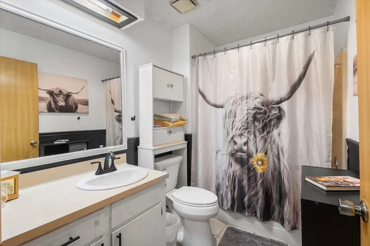 Single Family Residence For Sale in Upshur County , 102 Private Road 3174, Gilmer, Texas 75644, 4 Bedroom, 3 Bathroom, Garage spaces, 2,676 Sqft, built in 1985, mls#21389266, Real Estate Agent in Gilmer, Homes For Sale in Upshur county, Homes For Sale in Gilmer, Realtor in Gilmer Texas, Real Estate Brokerage Independent Realty Texas, Luminita Cordes Realtor
