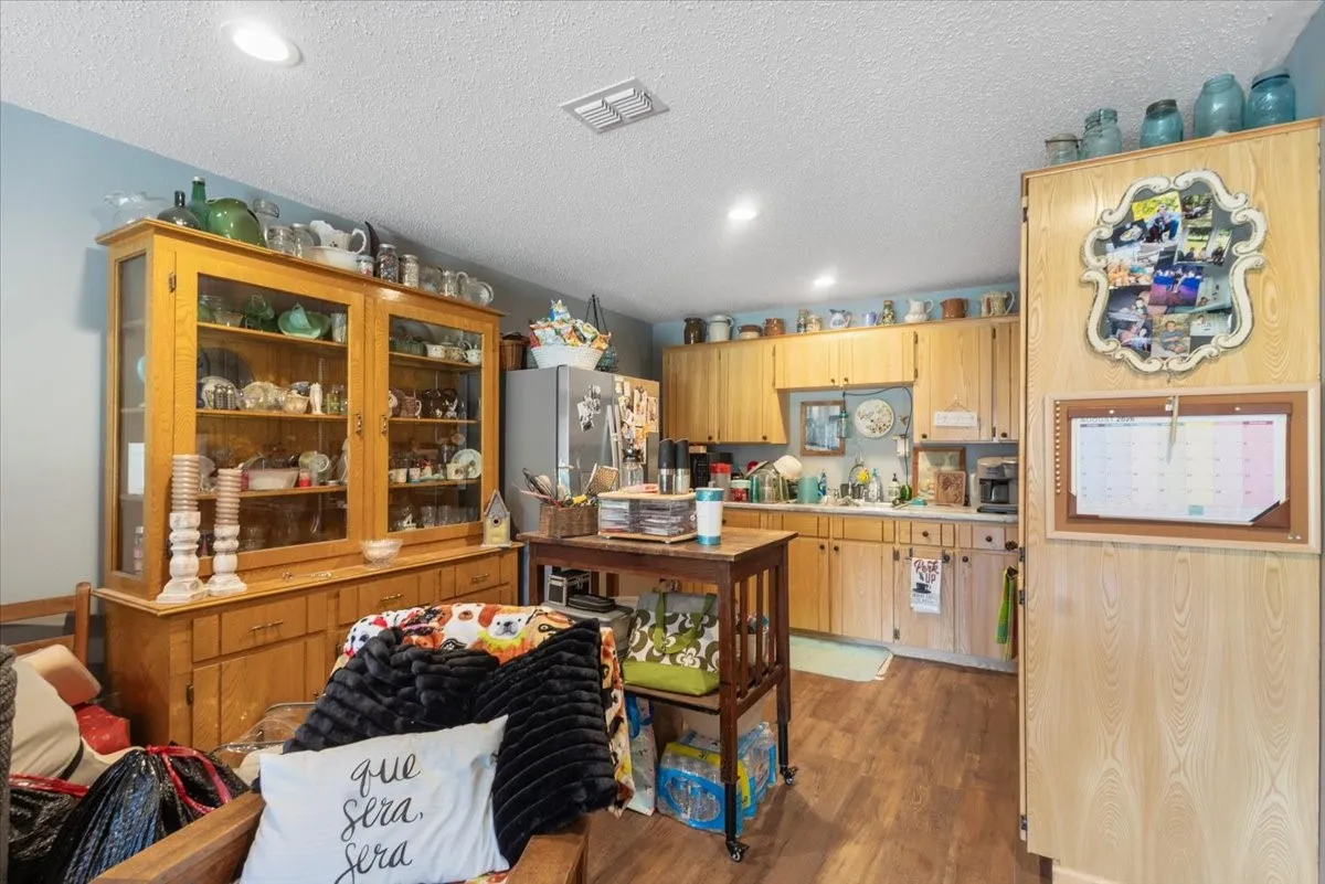 Single Family Residence For Sale in Upshur County , 102 Private Road 3174, Gilmer, Texas 75644, 4 Bedroom, 3 Bathroom, Garage spaces, 2,676 Sqft, built in 1985, mls#21389266, Real Estate Agent in Gilmer, Homes For Sale in Upshur county, Homes For Sale in Gilmer, Realtor in Gilmer Texas, Real Estate Brokerage Independent Realty Texas, Luminita Cordes Realtor