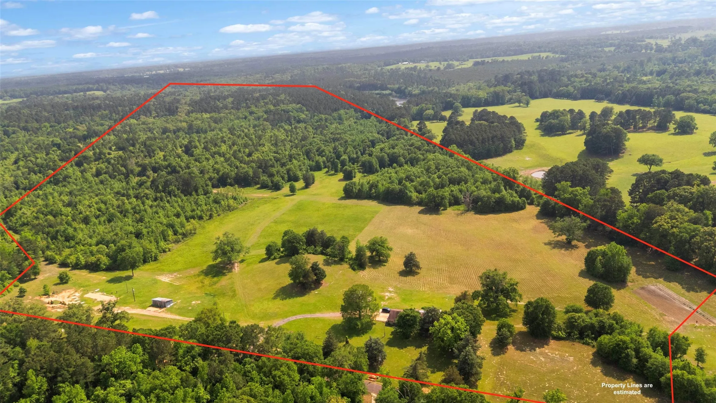 Single Family Residence For Sale in Upshur County , 102 Private Road 3174, Gilmer, Texas 75644, 4 Bedroom, 3 Bathroom, Garage spaces, 2,676 Sqft, built in 1985, mls#21389266, Real Estate Agent in Gilmer, Homes For Sale in Upshur county, Homes For Sale in Gilmer, Realtor in Gilmer Texas, Real Estate Brokerage Independent Realty Texas, Luminita Cordes Realtor