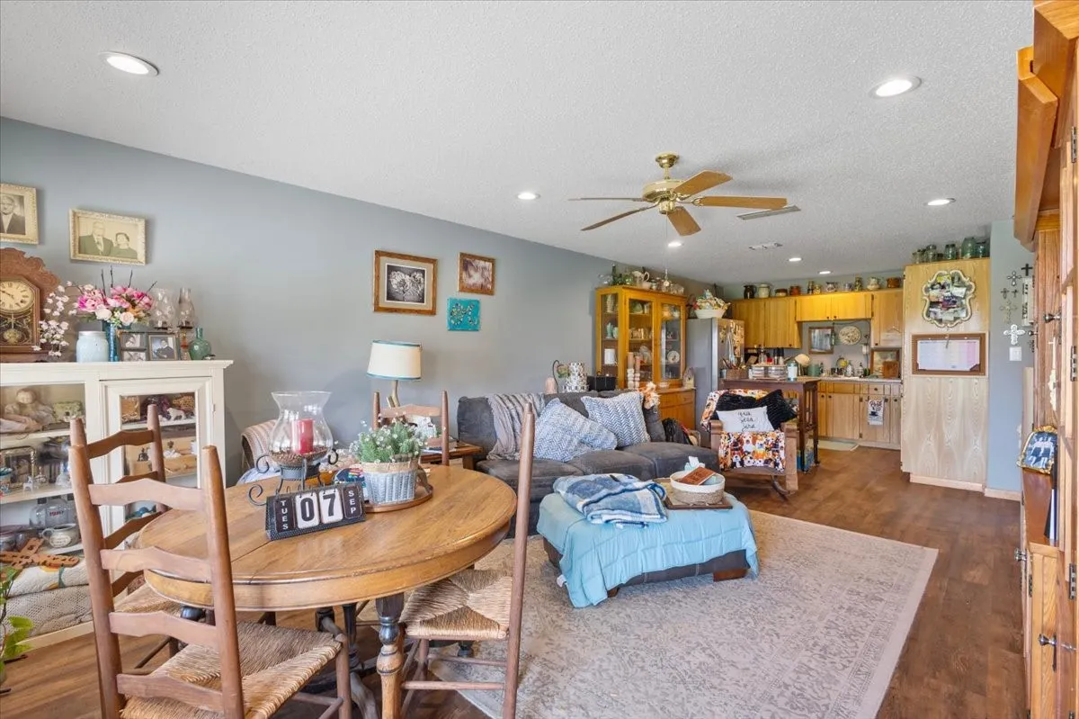 Single Family Residence For Sale in Upshur County , 102 Private Road 3174, Gilmer, Texas 75644, 4 Bedroom, 3 Bathroom, Garage spaces, 2,676 Sqft, built in 1985, mls#21389266, Real Estate Agent in Gilmer, Homes For Sale in Upshur county, Homes For Sale in Gilmer, Realtor in Gilmer Texas, Real Estate Brokerage Independent Realty Texas, Luminita Cordes Realtor
