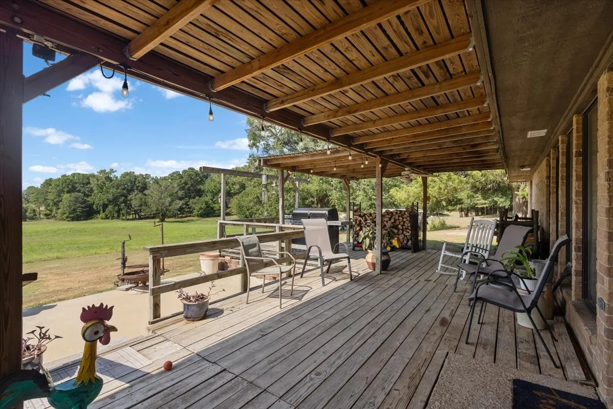 Single Family Residence For Sale in Upshur County , 102 Private Road 3174, Gilmer, Texas 75644, 4 Bedroom, 3 Bathroom, Garage spaces, 2,676 Sqft, built in 1985, mls#21389266, Real Estate Agent in Gilmer, Homes For Sale in Upshur county, Homes For Sale in Gilmer, Realtor in Gilmer Texas, Real Estate Brokerage Independent Realty Texas, Luminita Cordes Realtor