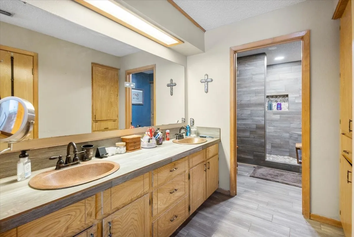 Single Family Residence For Sale in Upshur County , 102 Private Road 3174, Gilmer, Texas 75644, 4 Bedroom, 3 Bathroom, Garage spaces, 2,676 Sqft, built in 1985, mls#21389266, Real Estate Agent in Gilmer, Homes For Sale in Upshur county, Homes For Sale in Gilmer, Realtor in Gilmer Texas, Real Estate Brokerage Independent Realty Texas, Luminita Cordes Realtor