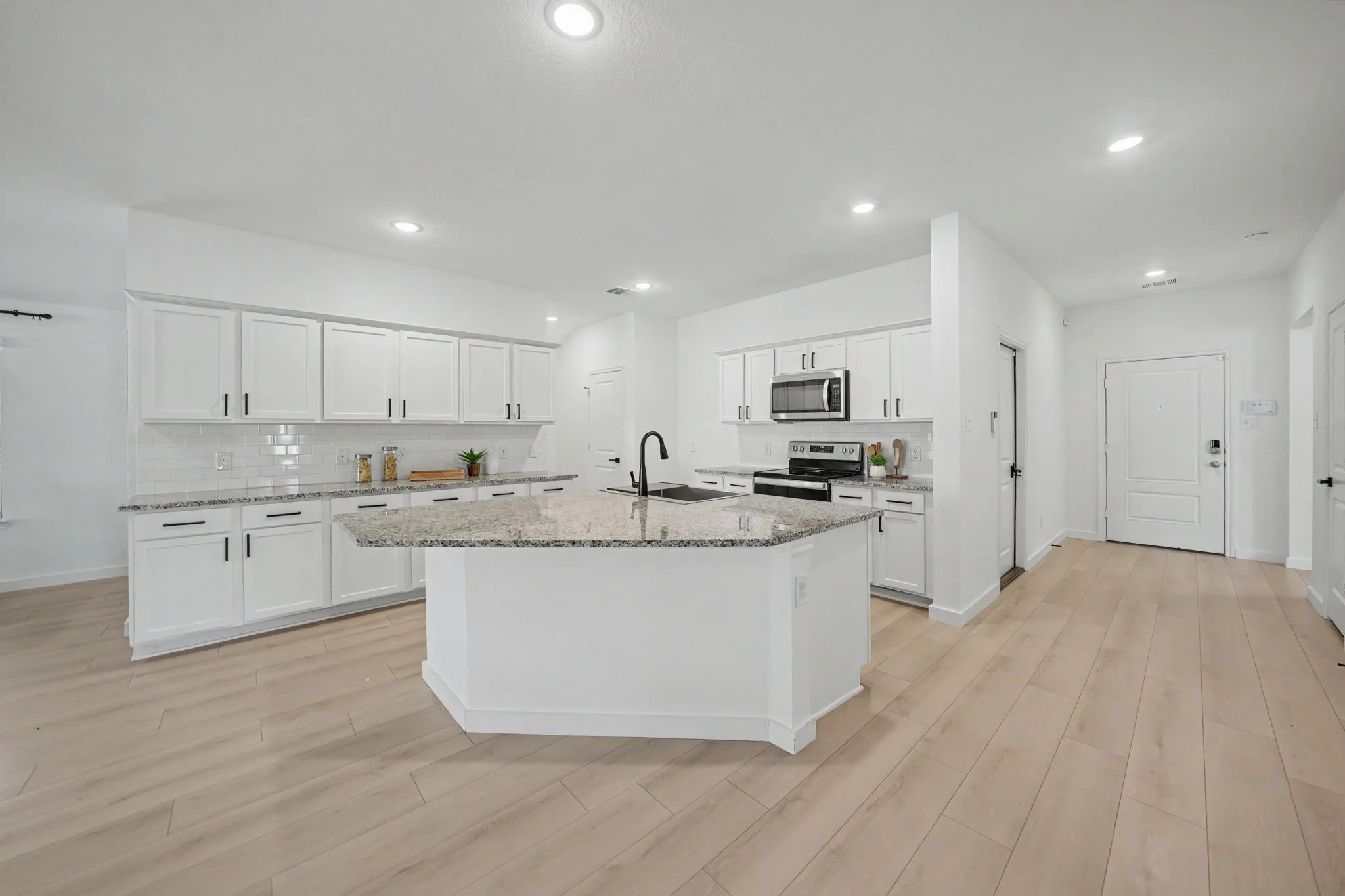 Single Family Residence For Sale in Rockwall County , 3204 Everly Drive, Fate, Texas 75189, 4 Bedroom, 2 Bathroom, 2 Garage spaces, 2,092 Sqft, built in 2020, mls#21388457, Real Estate Agent in Fate, Homes For Sale in Rockwall county, Homes For Sale in Fate, Realtor in Fate Texas, Real Estate Brokerage Independent Realty Texas, Luminita Cordes Realtor