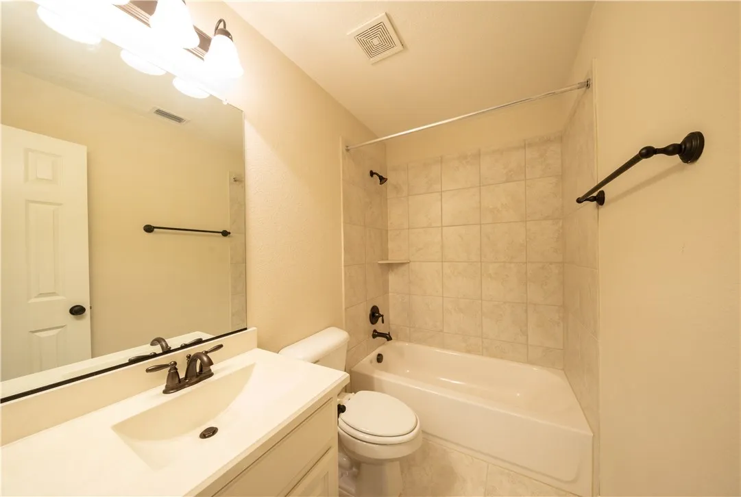 Single Family Residence For Sale in Collin County , 879 Grassy Shore Court, Allen, Texas 75013, 5 Bedroom, 5 Bathroom, 3 Garage spaces, 4,433 Sqft, built in 2015, mls#21389273, Real Estate Agent in Allen, Homes For Sale in Collin county, Homes For Sale in Allen, Realtor in Allen Texas, Real Estate Brokerage Independent Realty Texas, Luminita Cordes Realtor